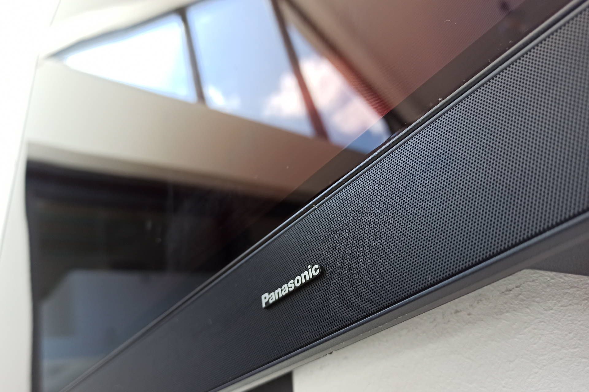 Panasonic TX-65HZ1500E - soundbar