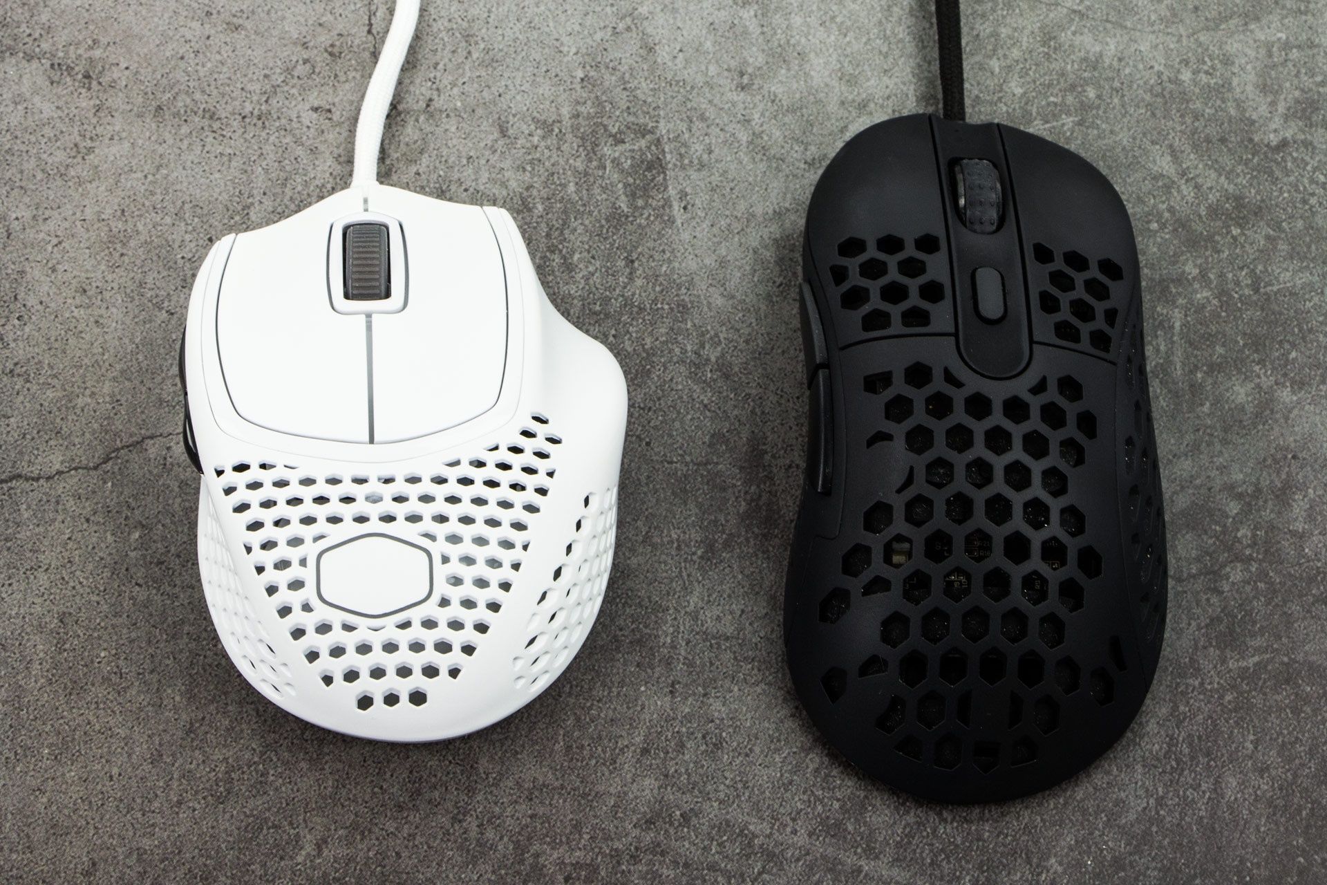 Cooler Master MM720 porównanie kształtu