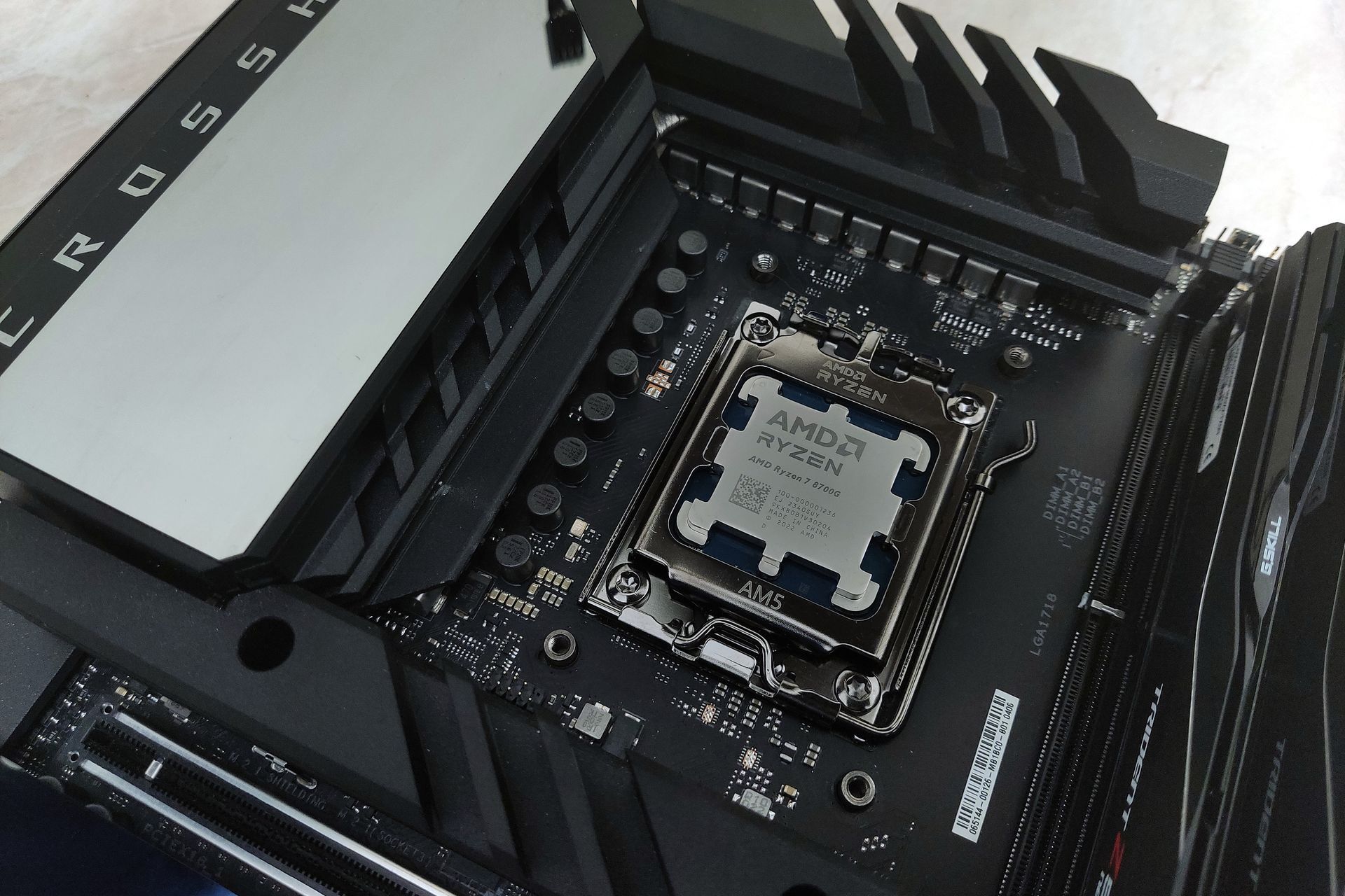 AMD Ryzen 7 8700G