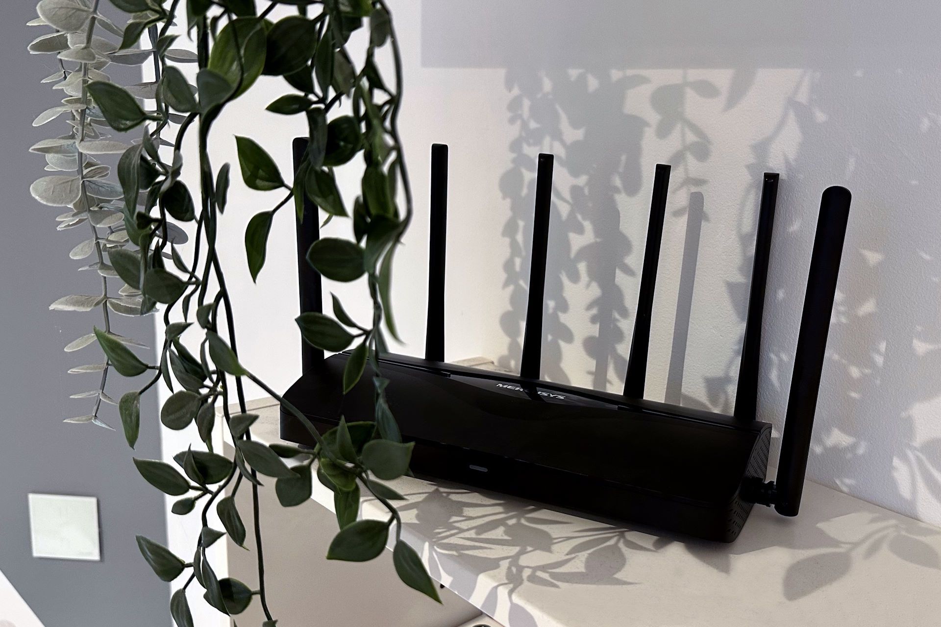 Mercusys EasyMesh MR47BE - na półce