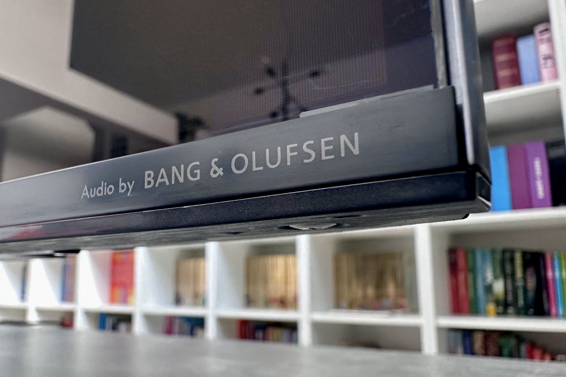 TCL 65C7K Premium QD-Mini LED - logo Bang and Olufsen