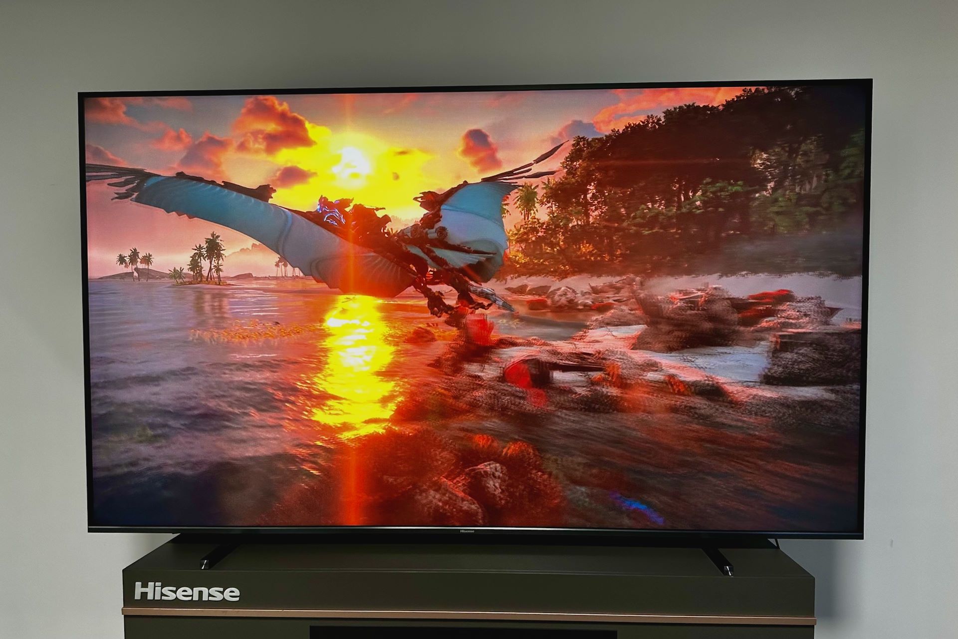 Hisense 100E7NQ PRO - w grze