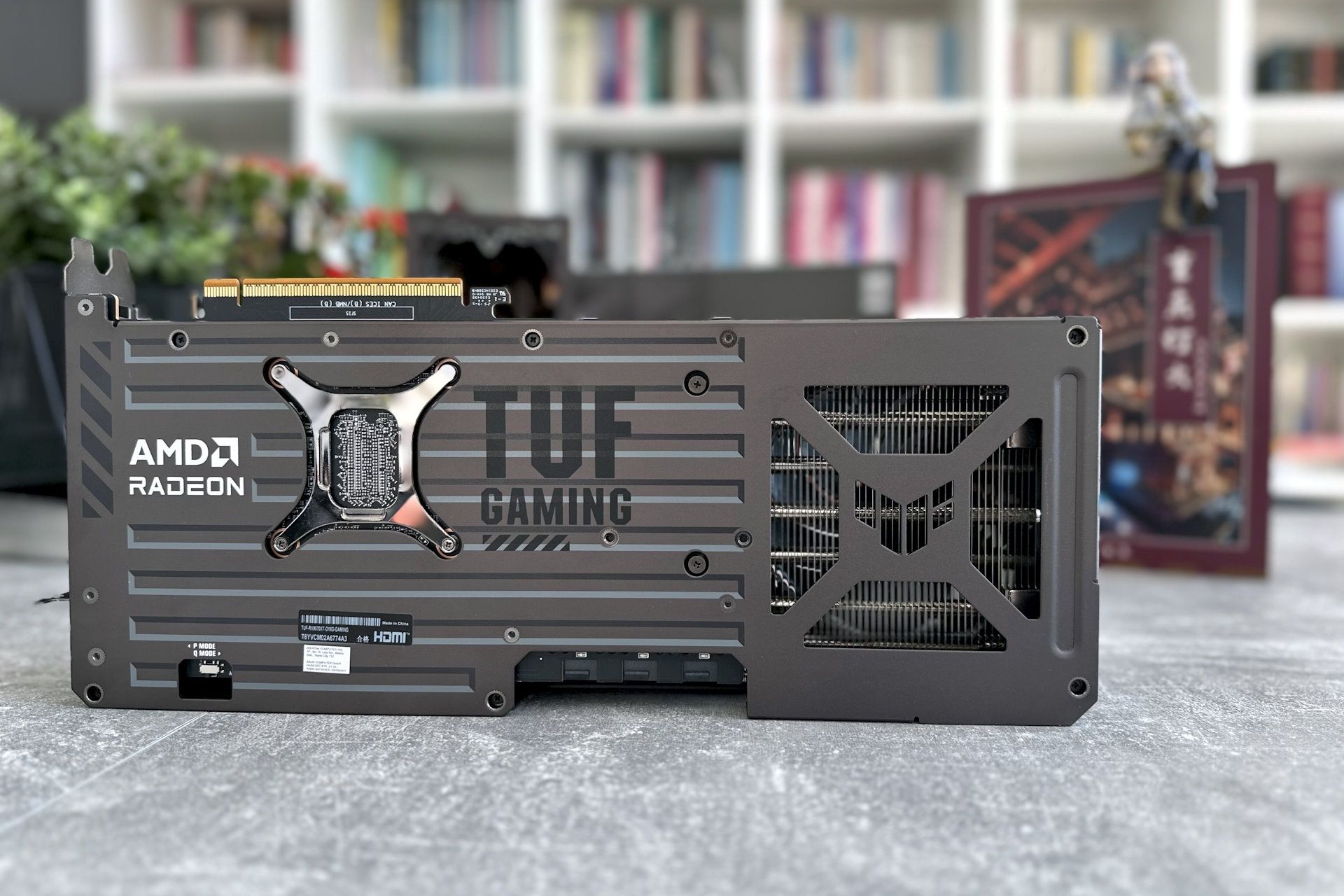 ASUS Radeon RX 9070 XT TUF Gaming OC - z tyłu