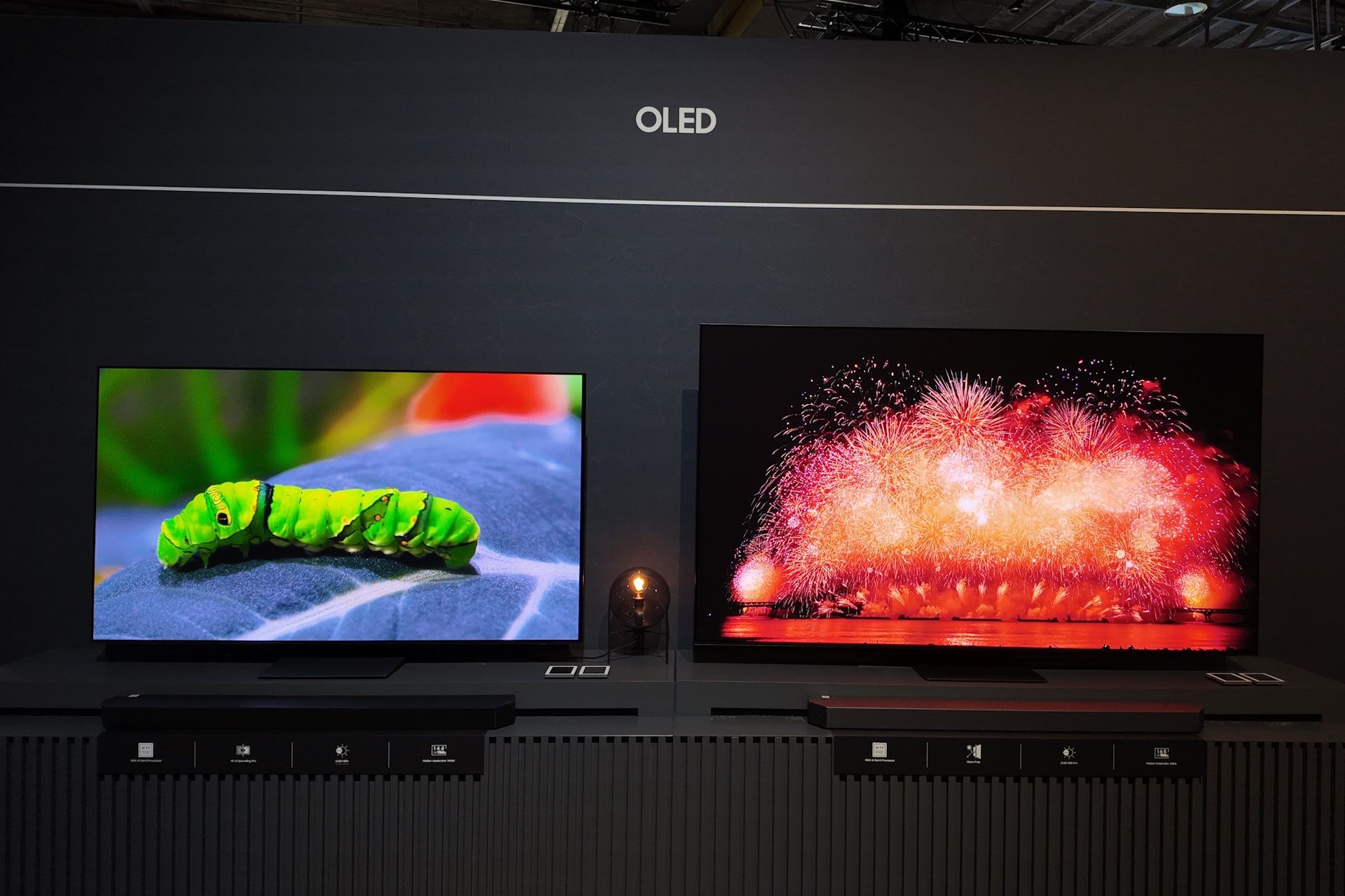 World of Samsung 2025 - Samsung OLED S90F AI TV i OLED S95F AI TV