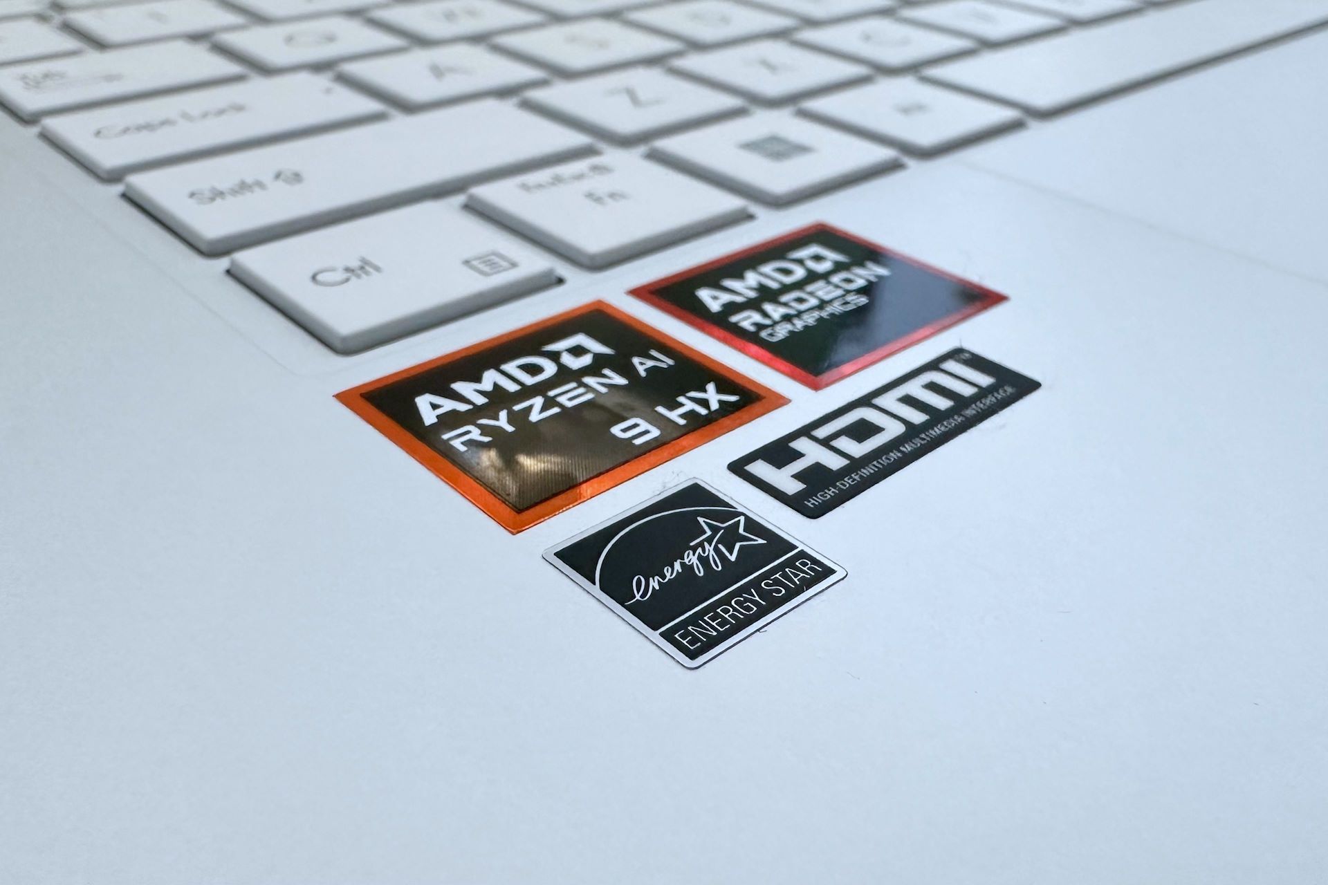 ASUS Zenbook S 16 UM5606 - AMD Ryzen AI 9 HX 3070