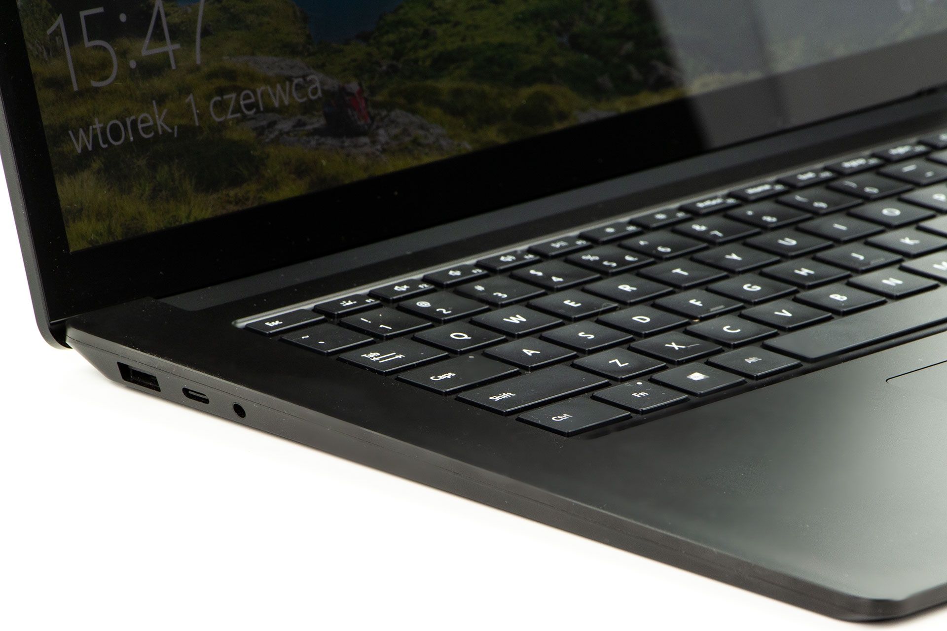 Microsoft Surface Laptop 4 15 - złącza z lewej strony