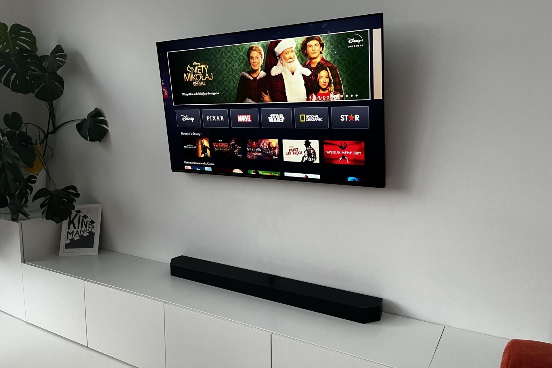 Panasonic TX-55LZ1000E - na ścianie