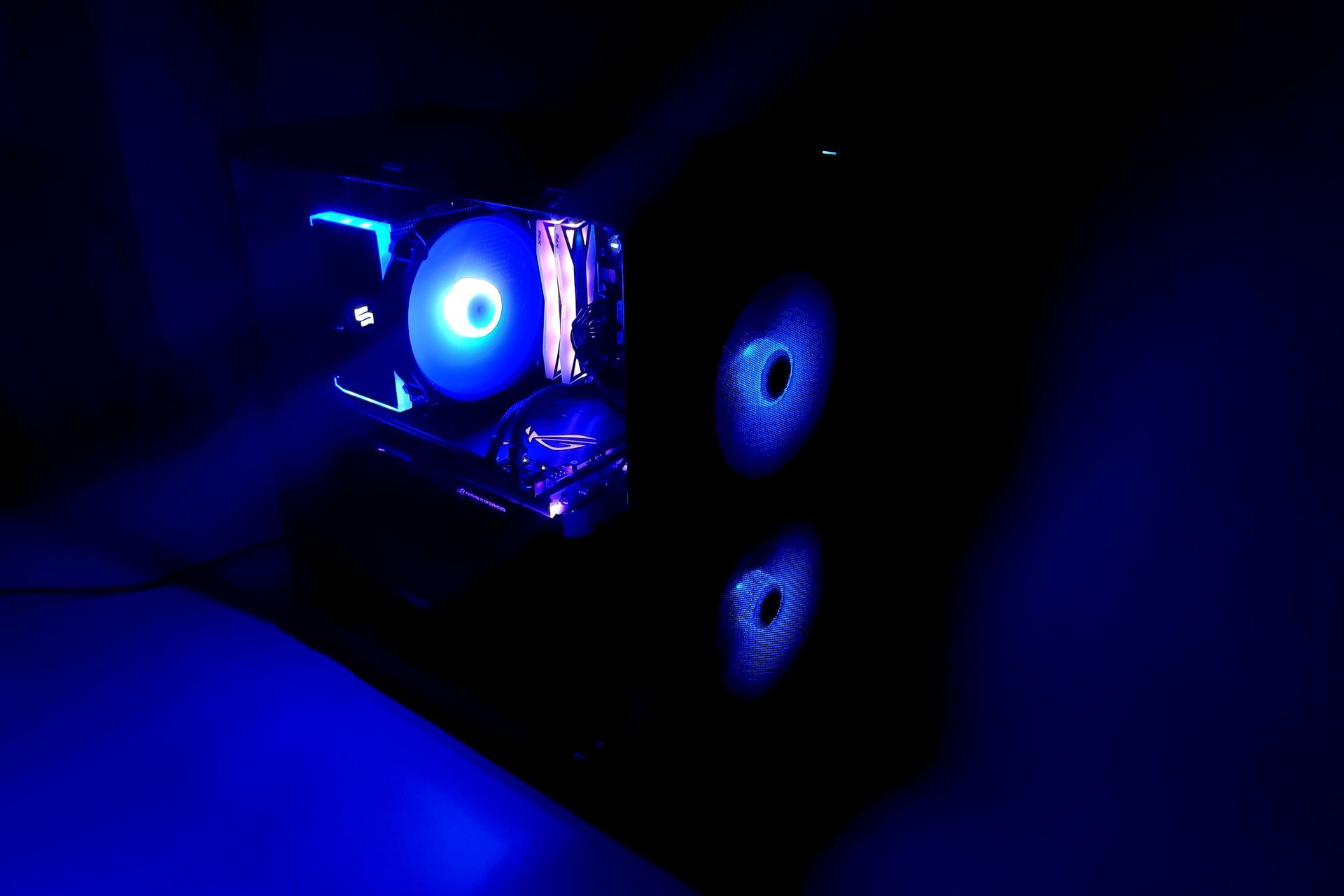 Fractal Design Focus 2 RGB Black TG - podświetlenie RGB LED