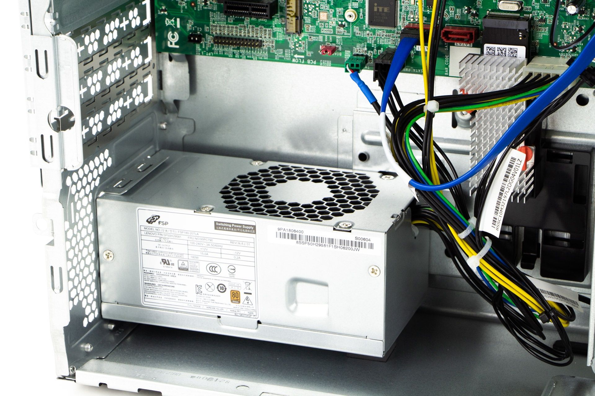 Lenovo V55t - wnętrze obudowy
