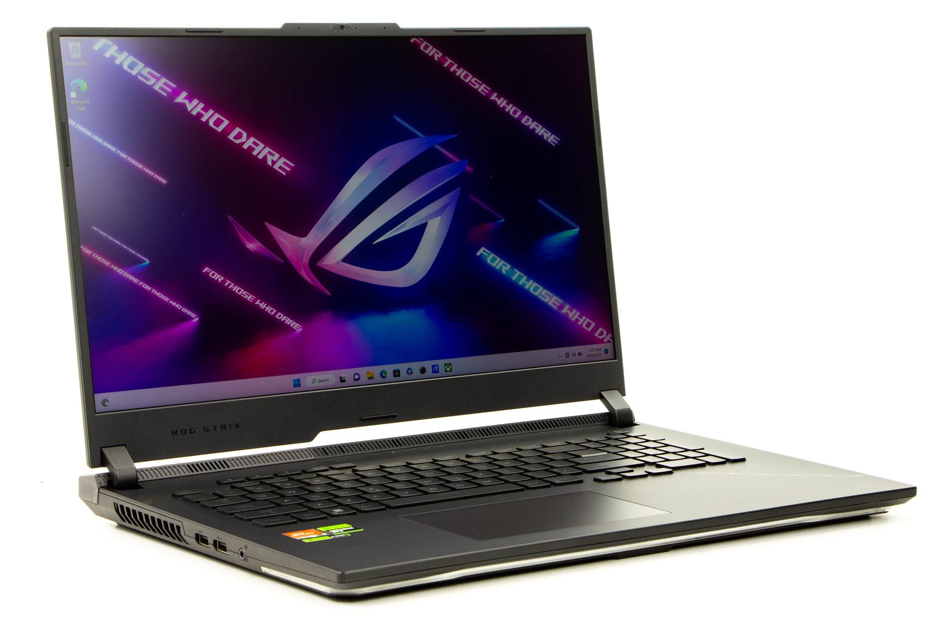 ASUS ROG Strix SCAR 17 G733P - od przodu
