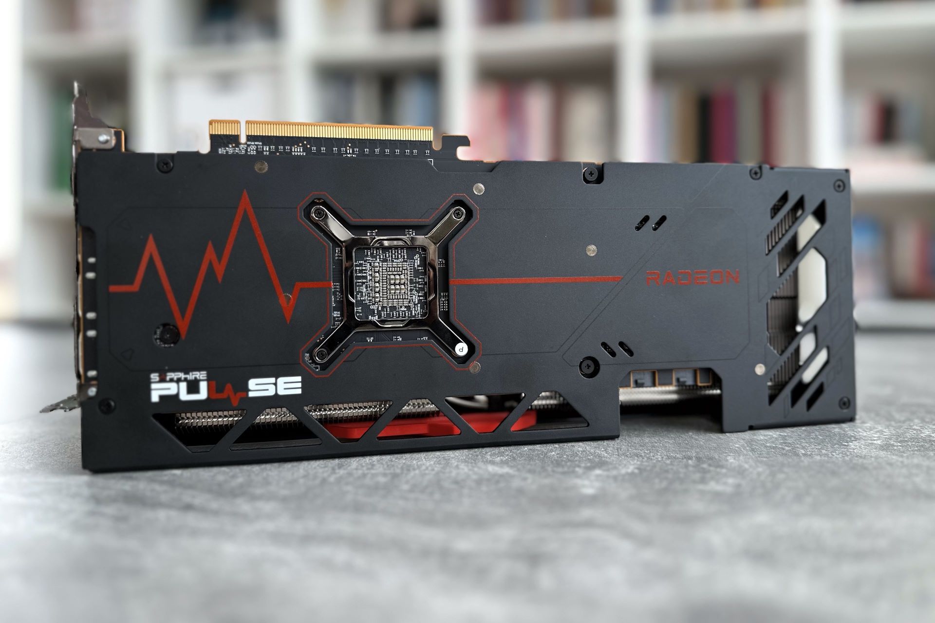 Sapphire Radeon RX 7900 GRE Pulse - backplate