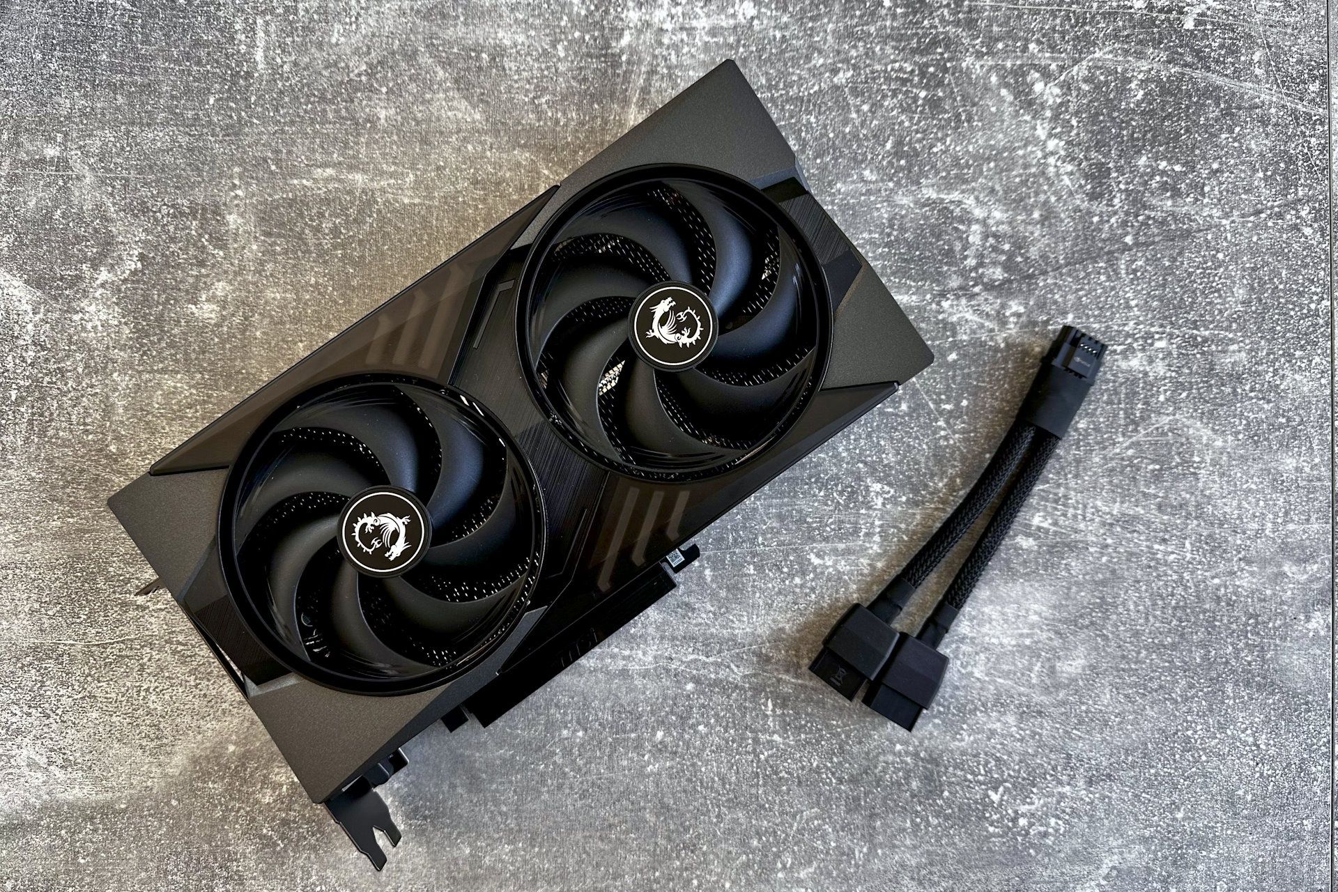 MSI GeForce RTX 5060 Ti Gaming OC - zawartość zestawu