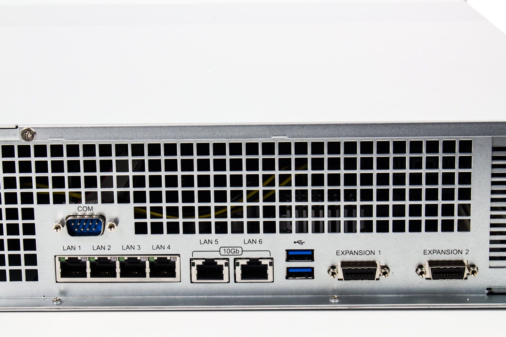 Synology RS3621xs+ - złącza i porty