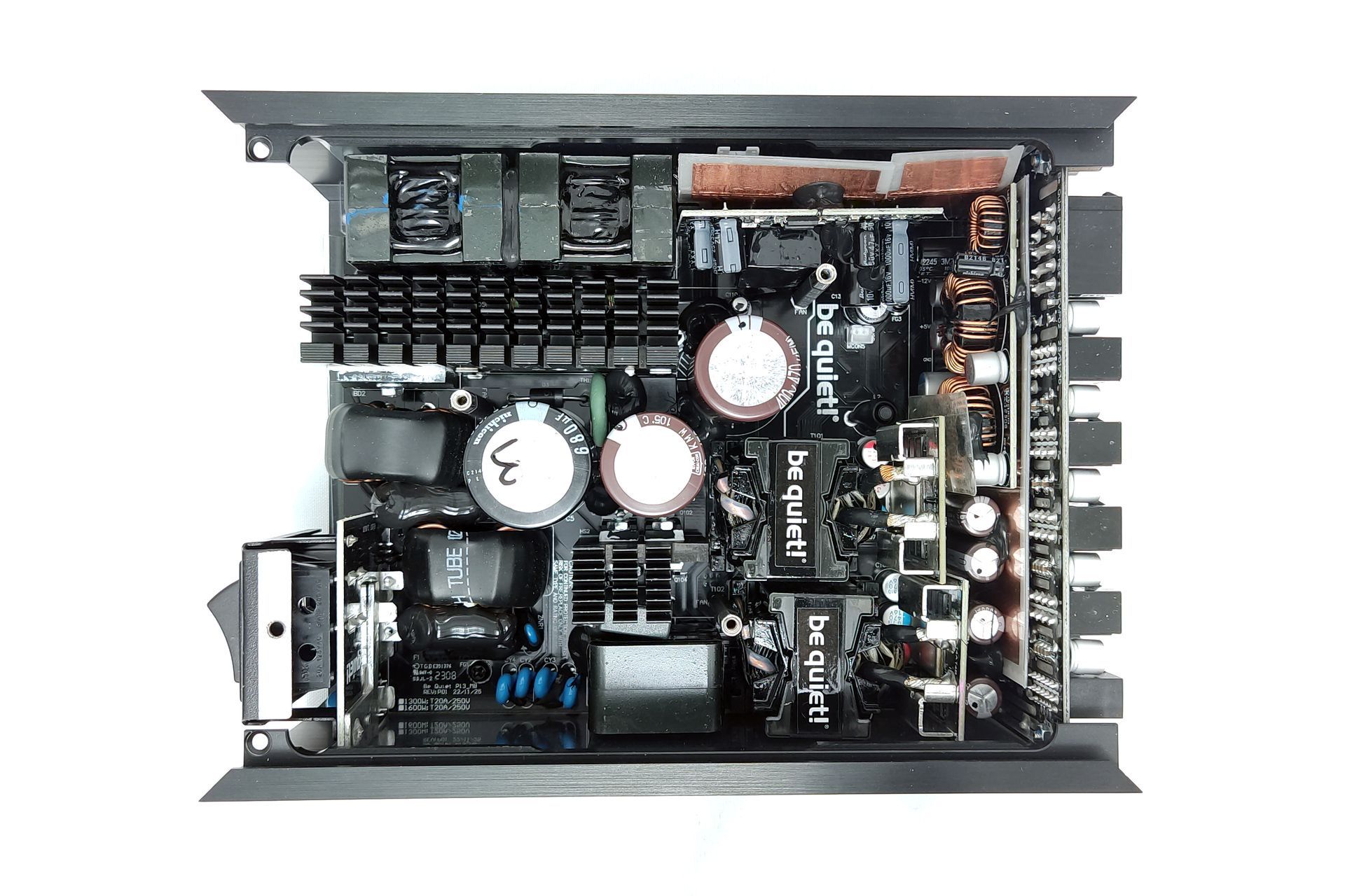 be quiet! Dark Power Pro 13 1300W - wnętrze