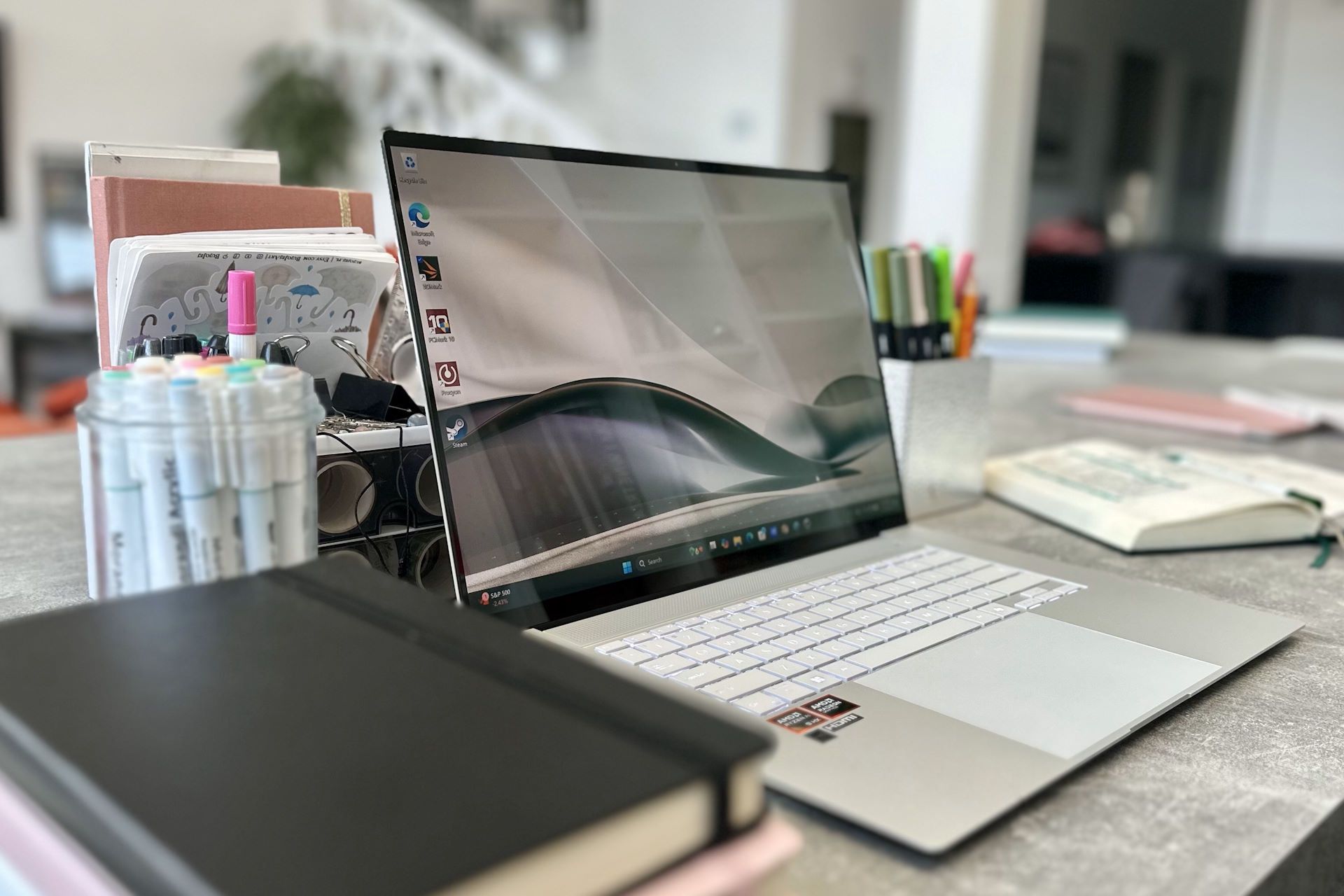 ASUS Zenbook S 16 UM5606 - z profilu od przodu