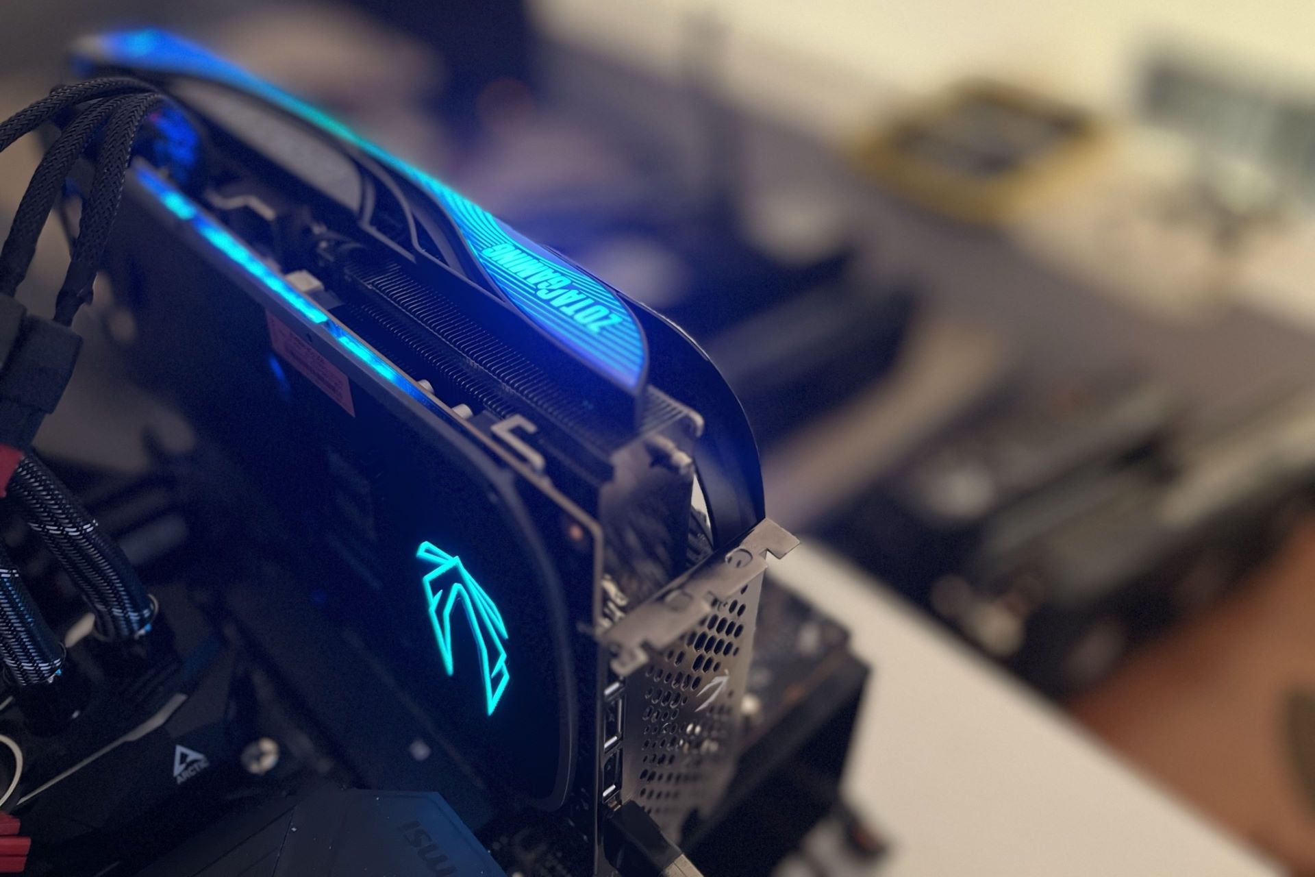 Zotac GeForce RTX 4080 AMP Extreme AIRO - podświetlenie RGB