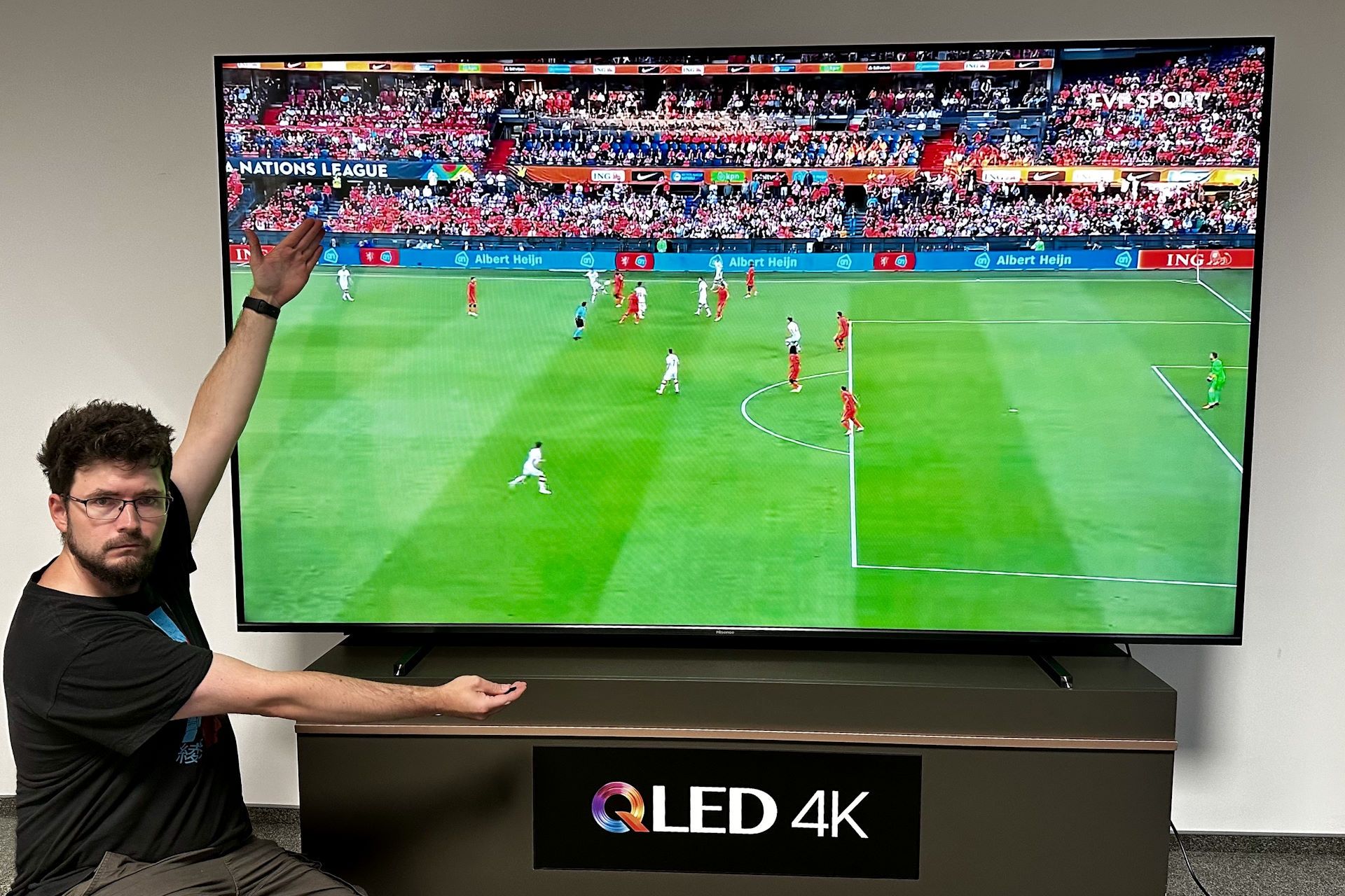Hisense 100E7NQ PRO - idealny do meczu