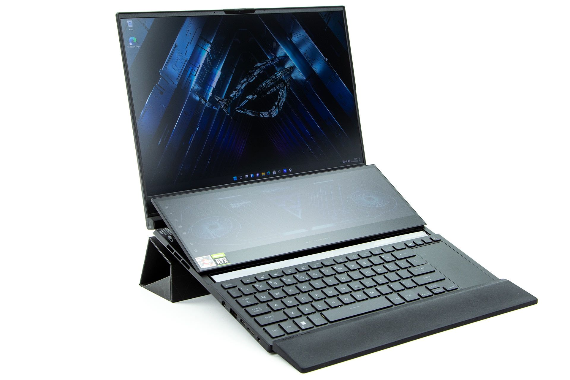 ASUS ROG Zephyrus Duo 16 - z profilu