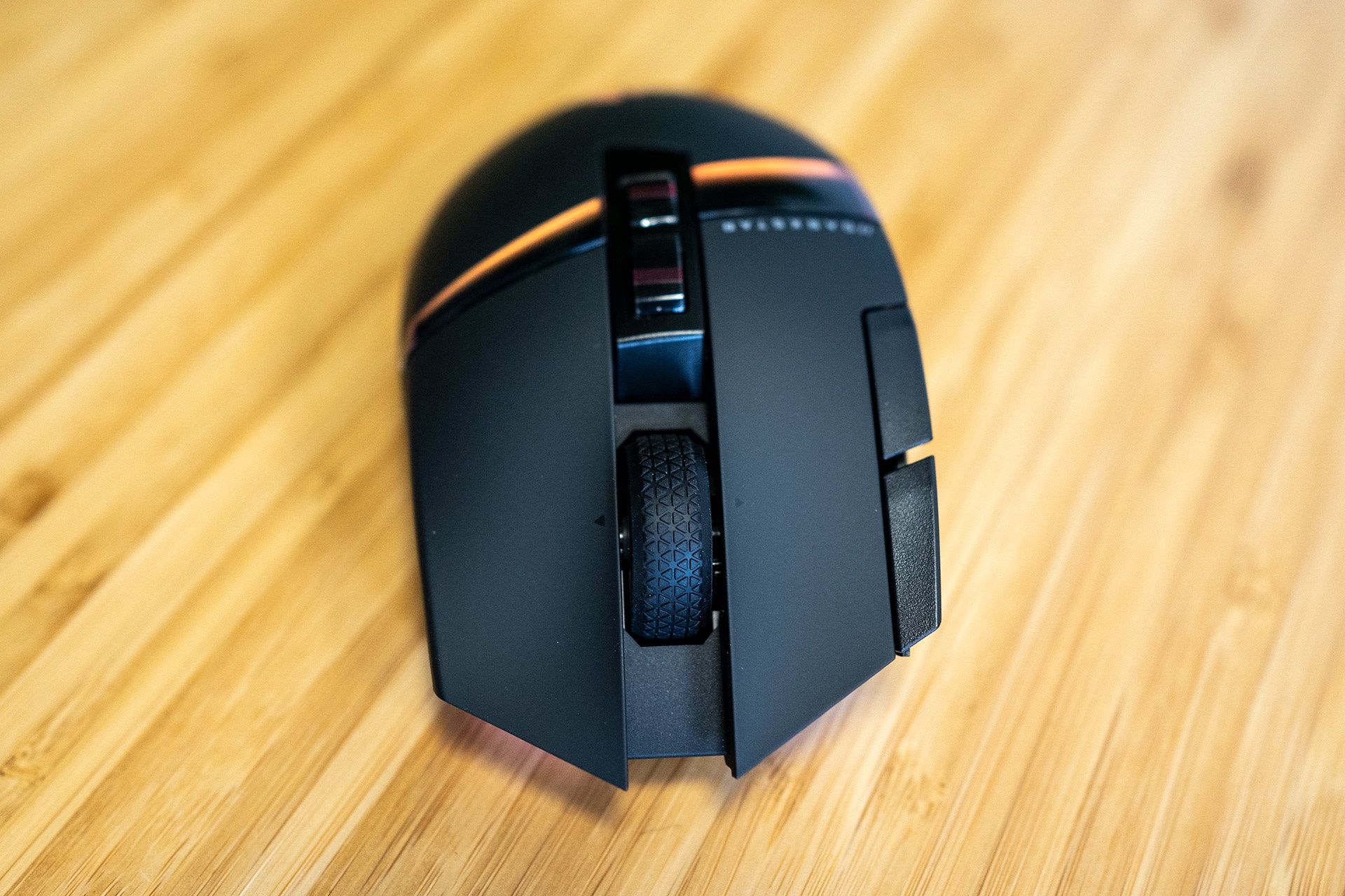 Corsair Darkstar Wireless - przód myszki