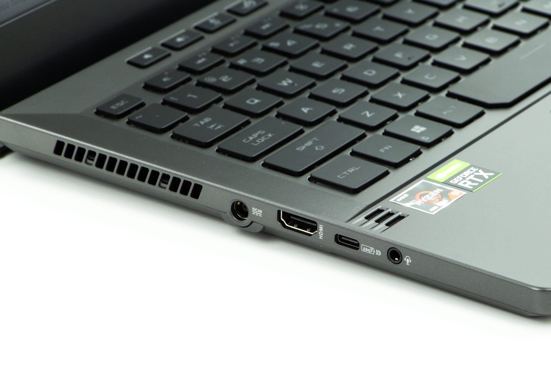 ASUS ROG Zephyrus G14 GA401IV - z lewej strony