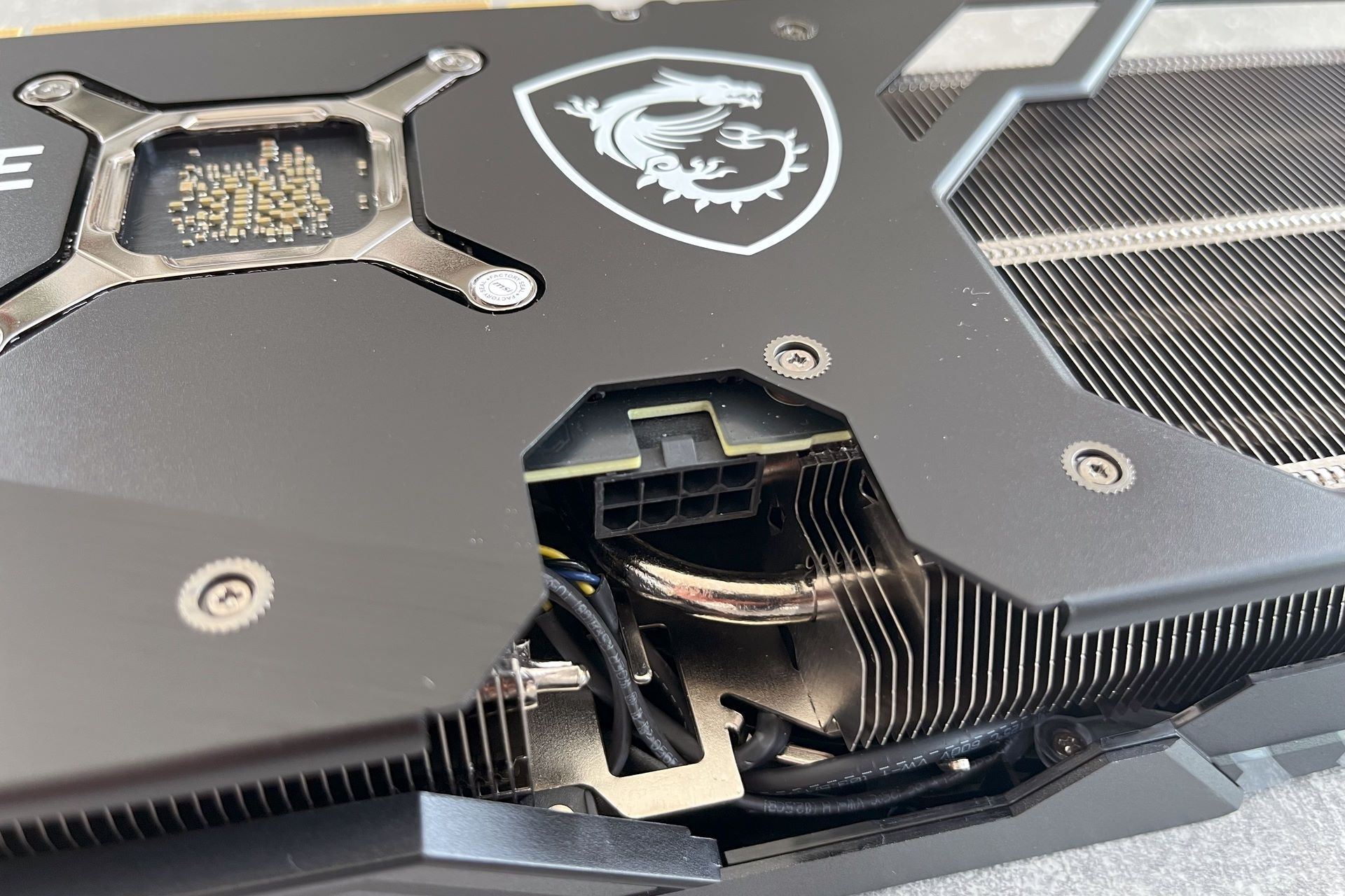 MSI GeForce RTX 4060 Ti Gaming X Trio - złącze zasilania