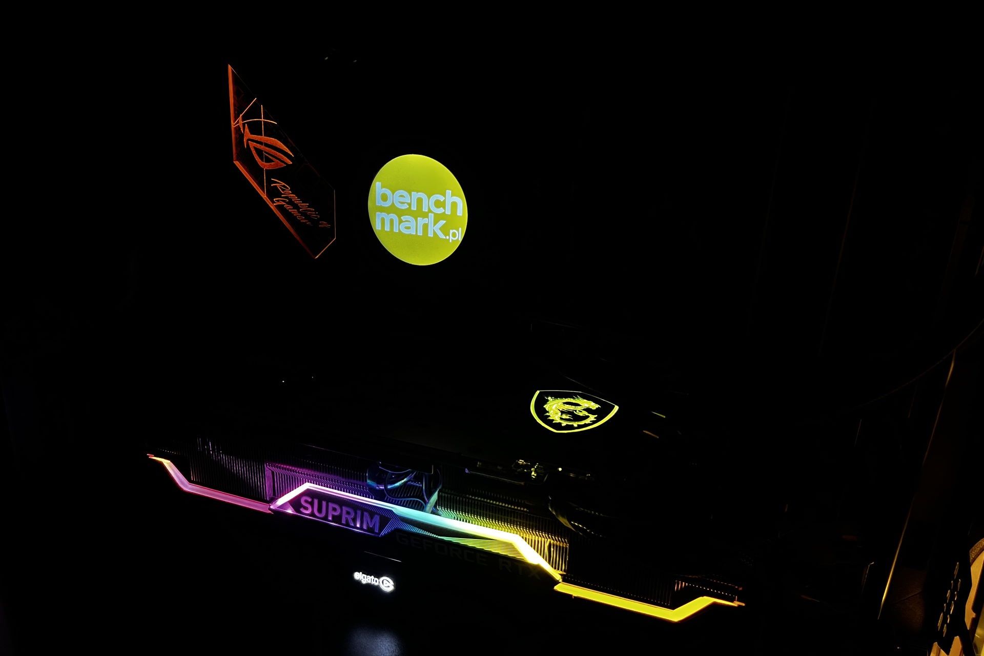 MSI GeForce RTX 3090 Ti - RGB w obudowie