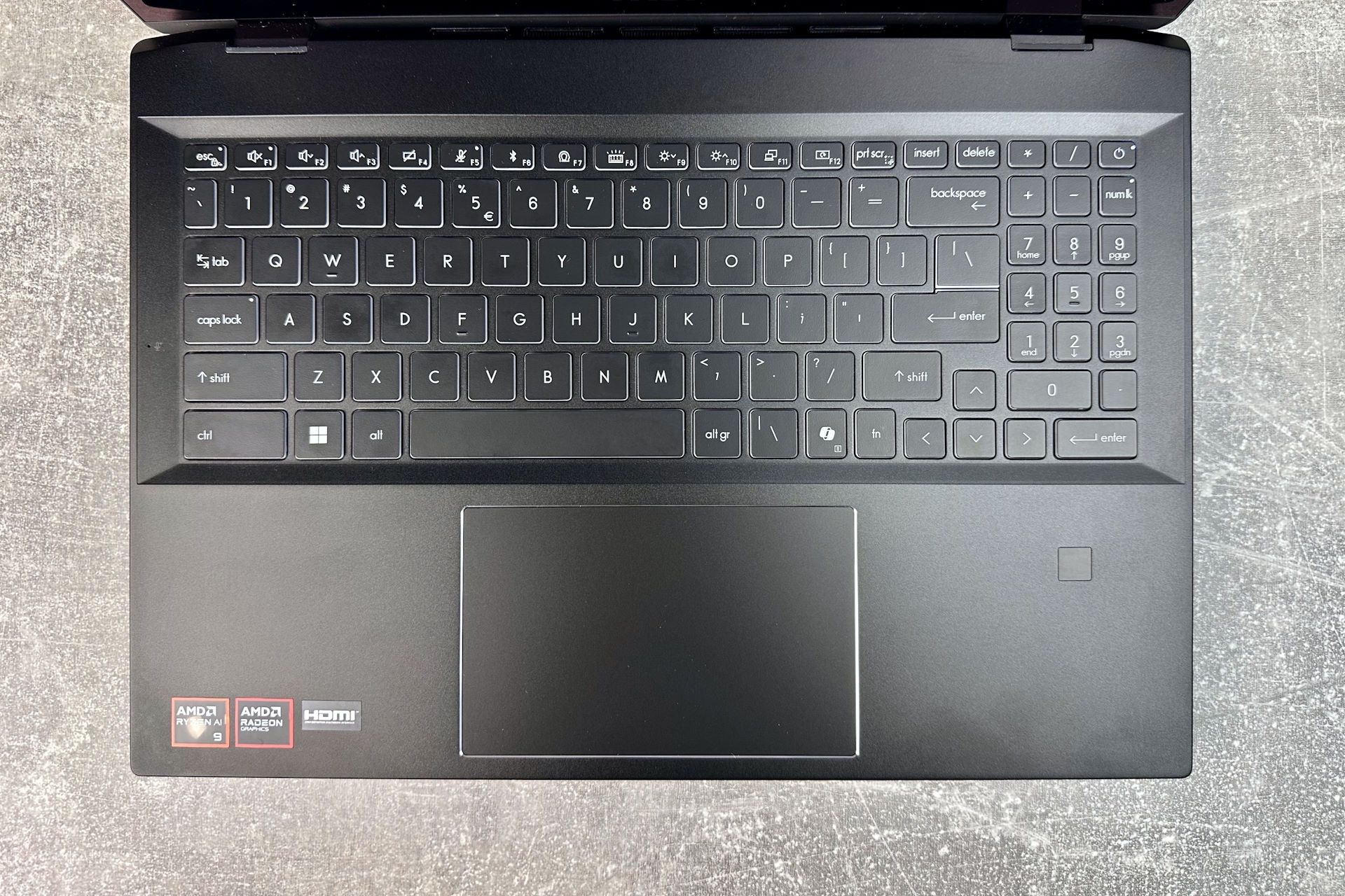 MSI Summit A16 AI+ - touchpad