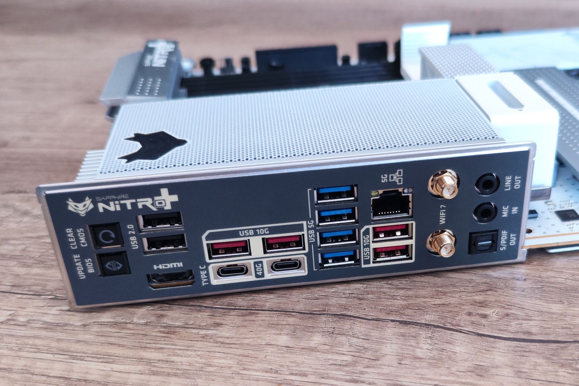 Sapphire Nitro+ X870EA PhantomLink Edition