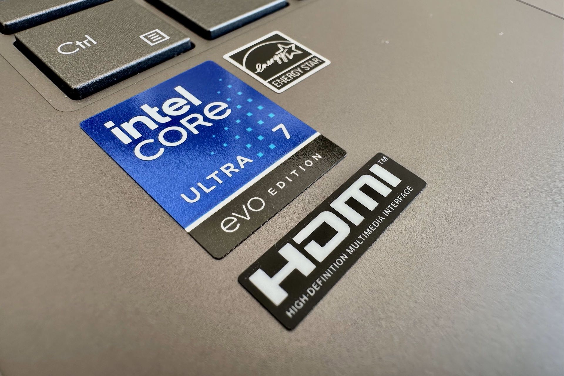 ASUS Zenbook S 14 UX5406S - logo Intel Ultra