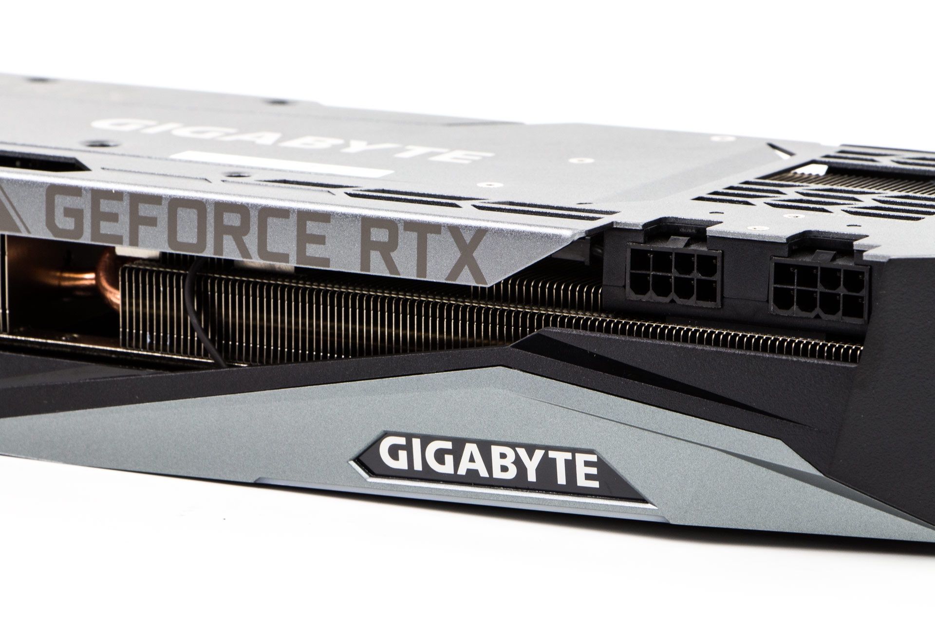 Gigabyte GeForce RTX 3080 Gaming OC - logo Gigabyte jest podświetlane