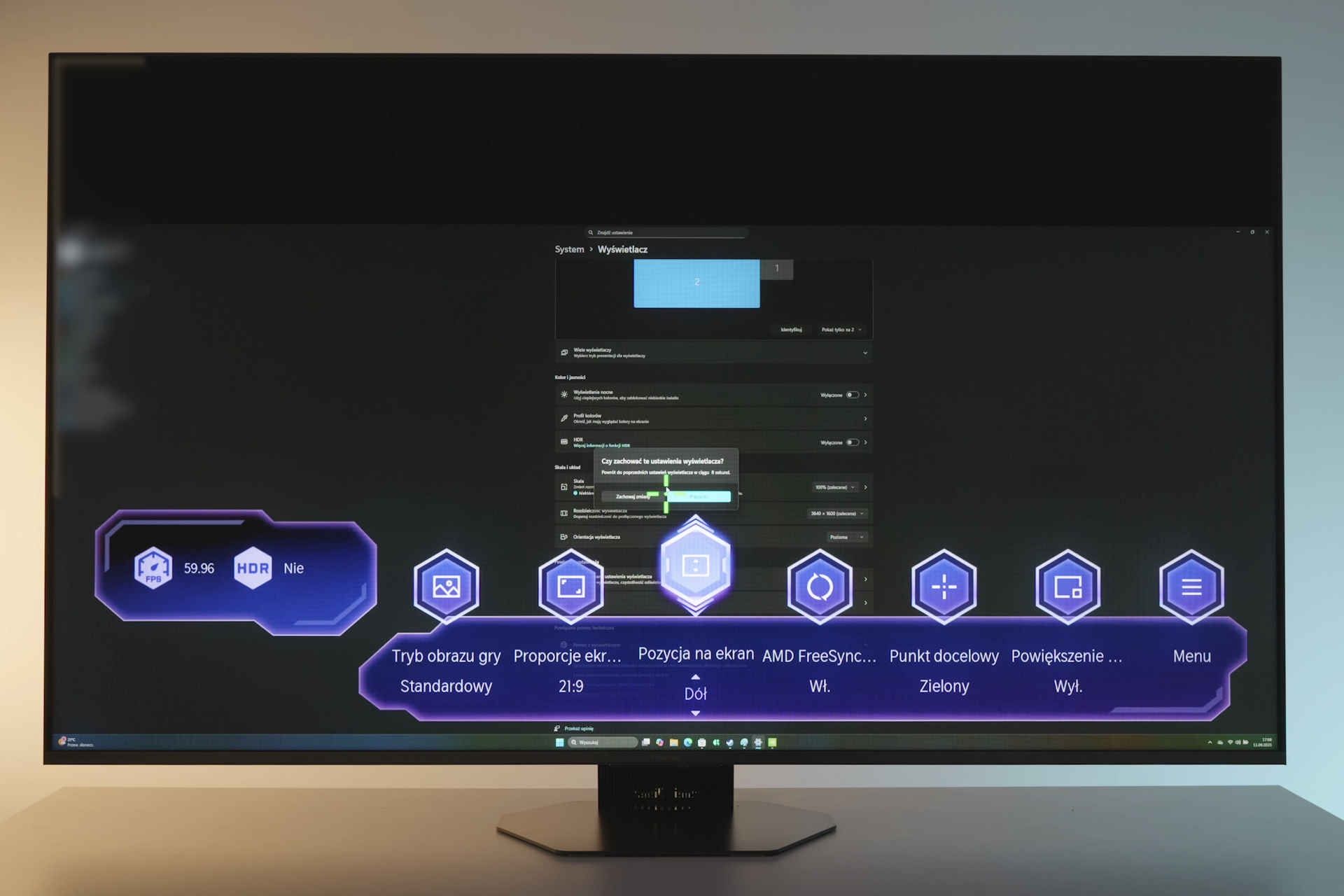 Hisense MiniLED U8Q - panel gracza 3