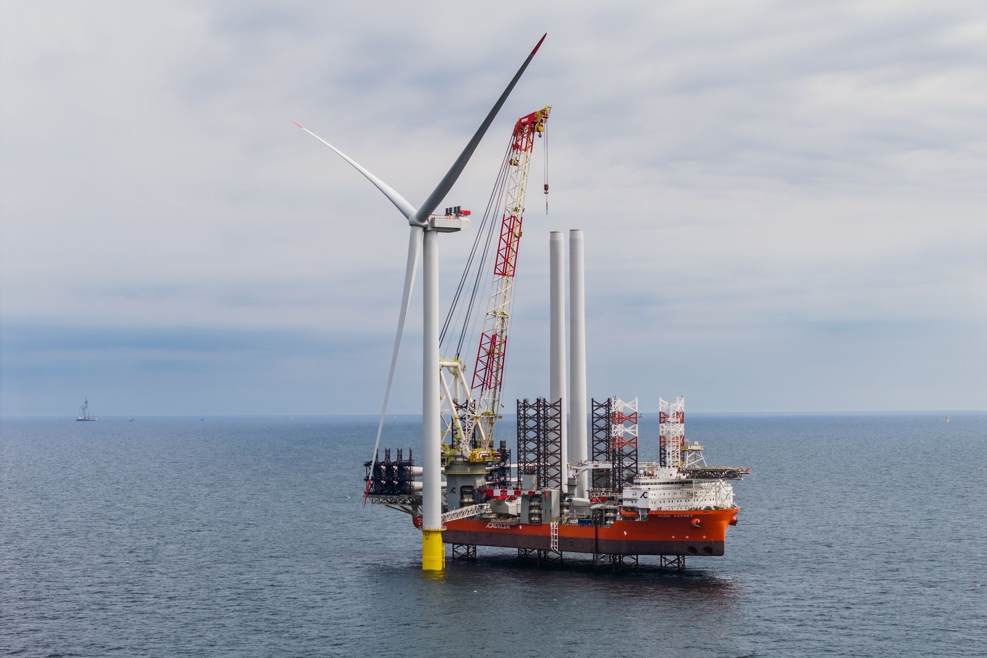ORLEN instaluje największe w Europie morskie turbiny wiatrowe. 