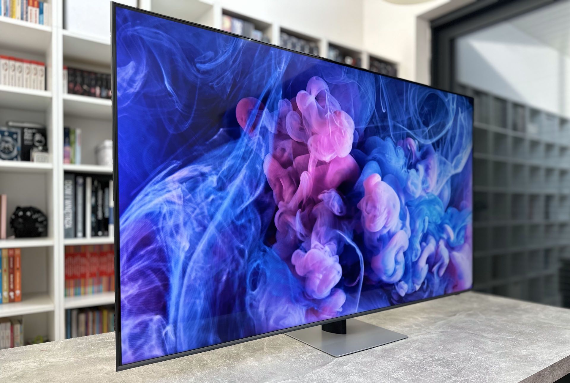 Samsung QLED 65Q77C - z półprofilu