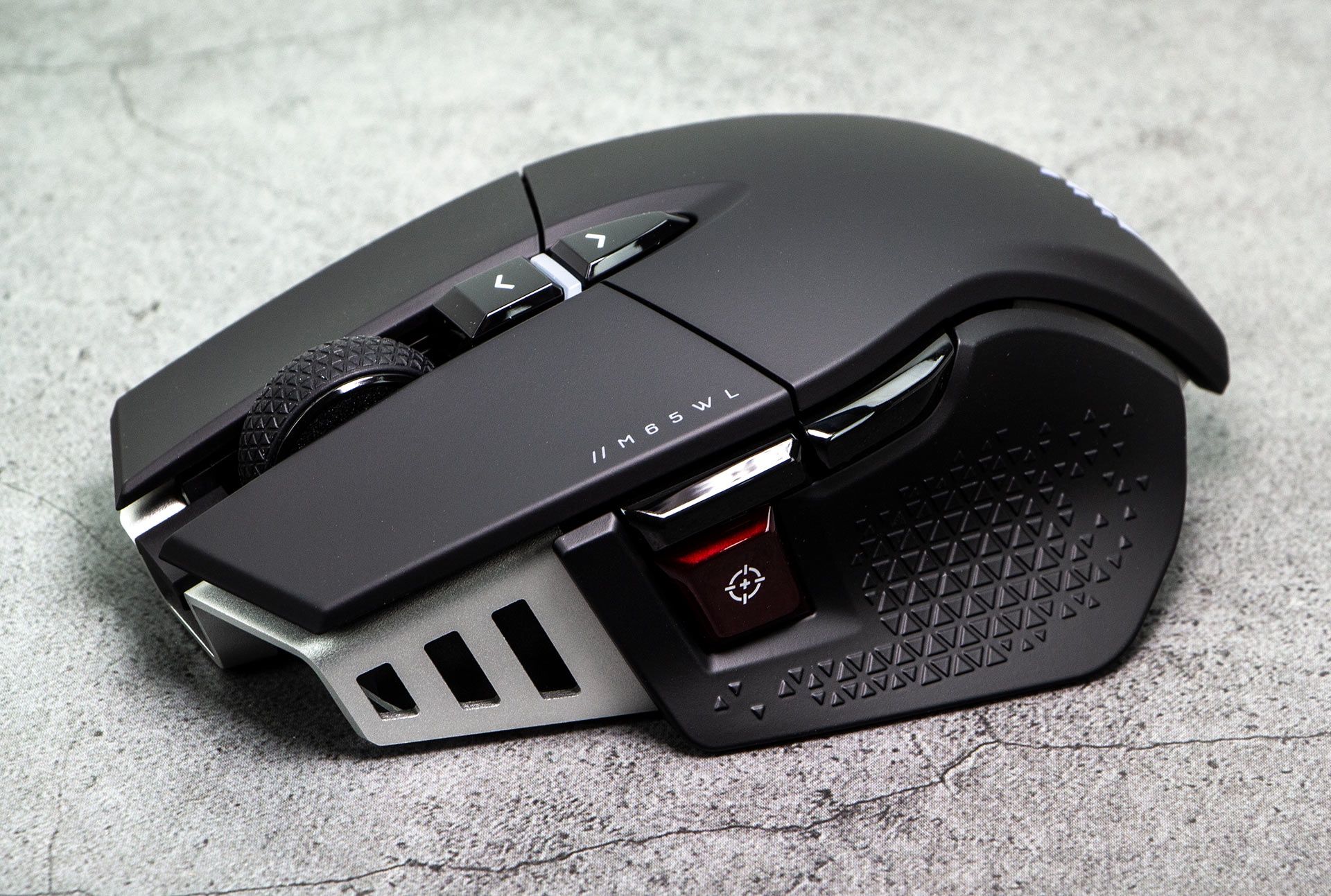 Corsair M65 RGB Ultra Wireless vs Corsair Sabre RGB Pro Wireless – przycisk Sniper w M65 RGB Ultra Wireless