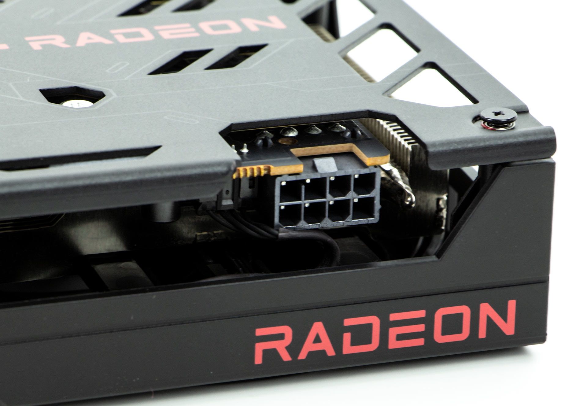 Sapphire Radeon RX 6600 Pulse - dodatkowe gniazdo zasilania