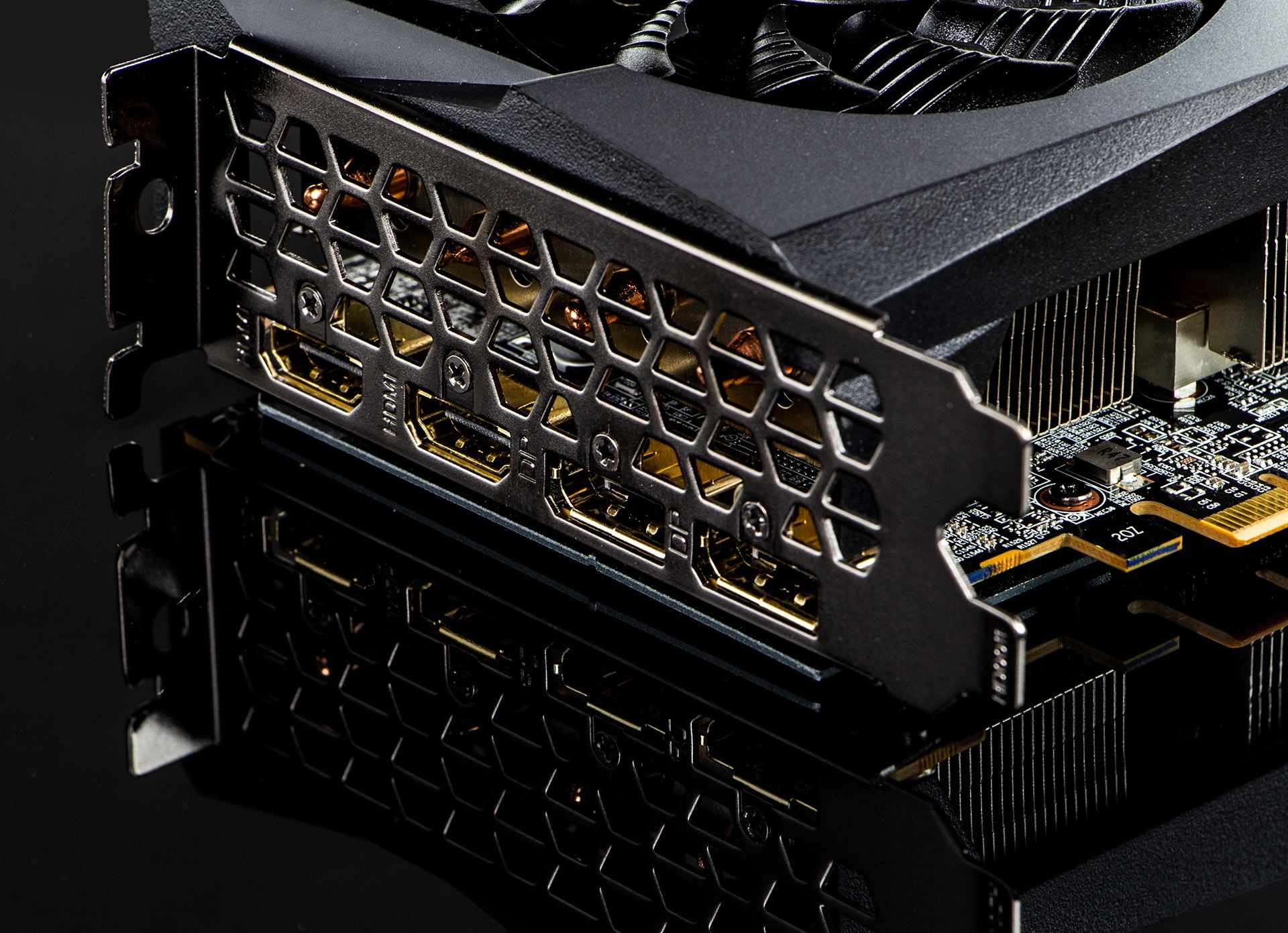 Gigabyte Radeon RX 6600 XT Gaming OC PRO 8G - porty