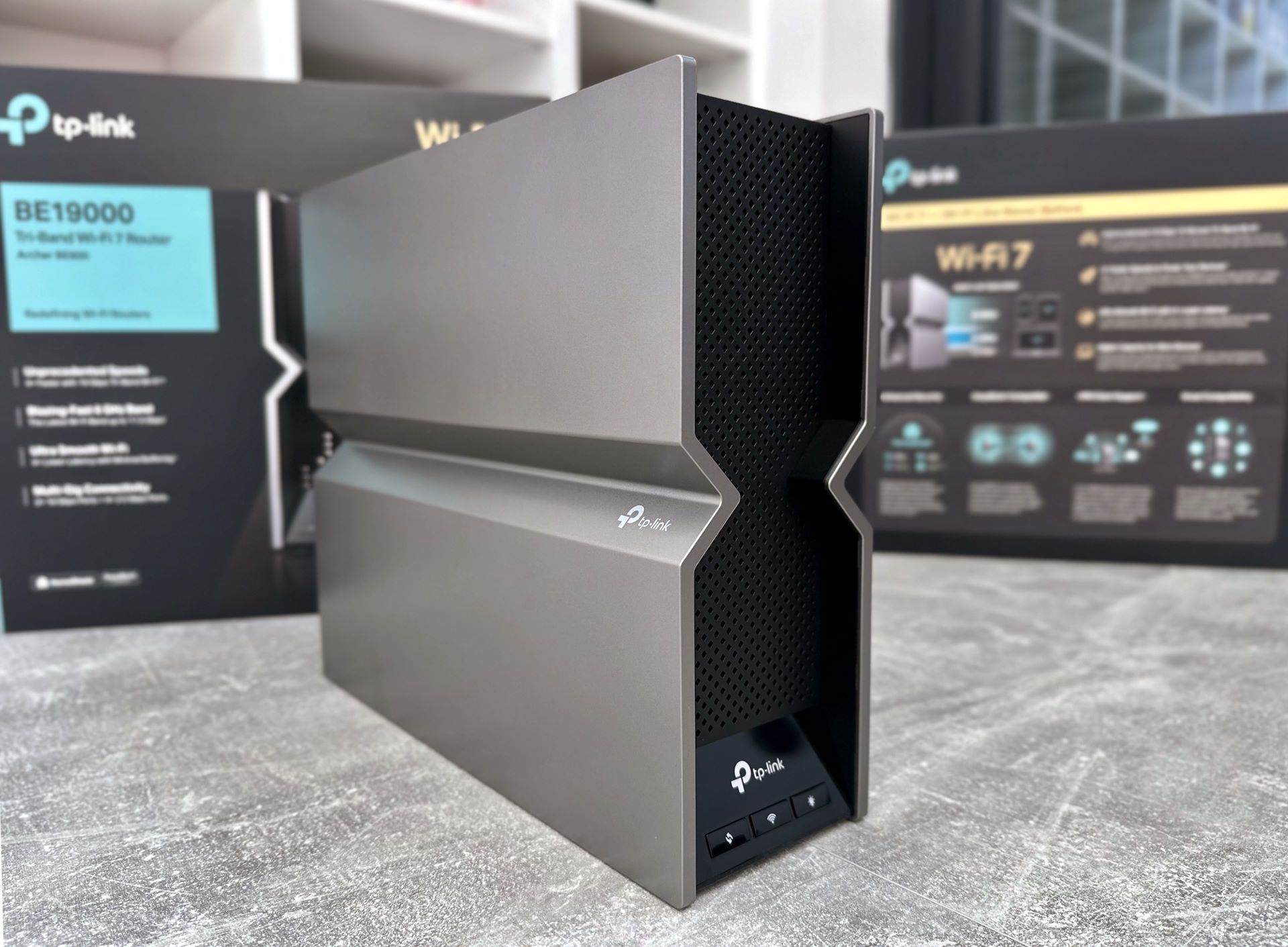 TP-Link Archer BE800 - z profilu