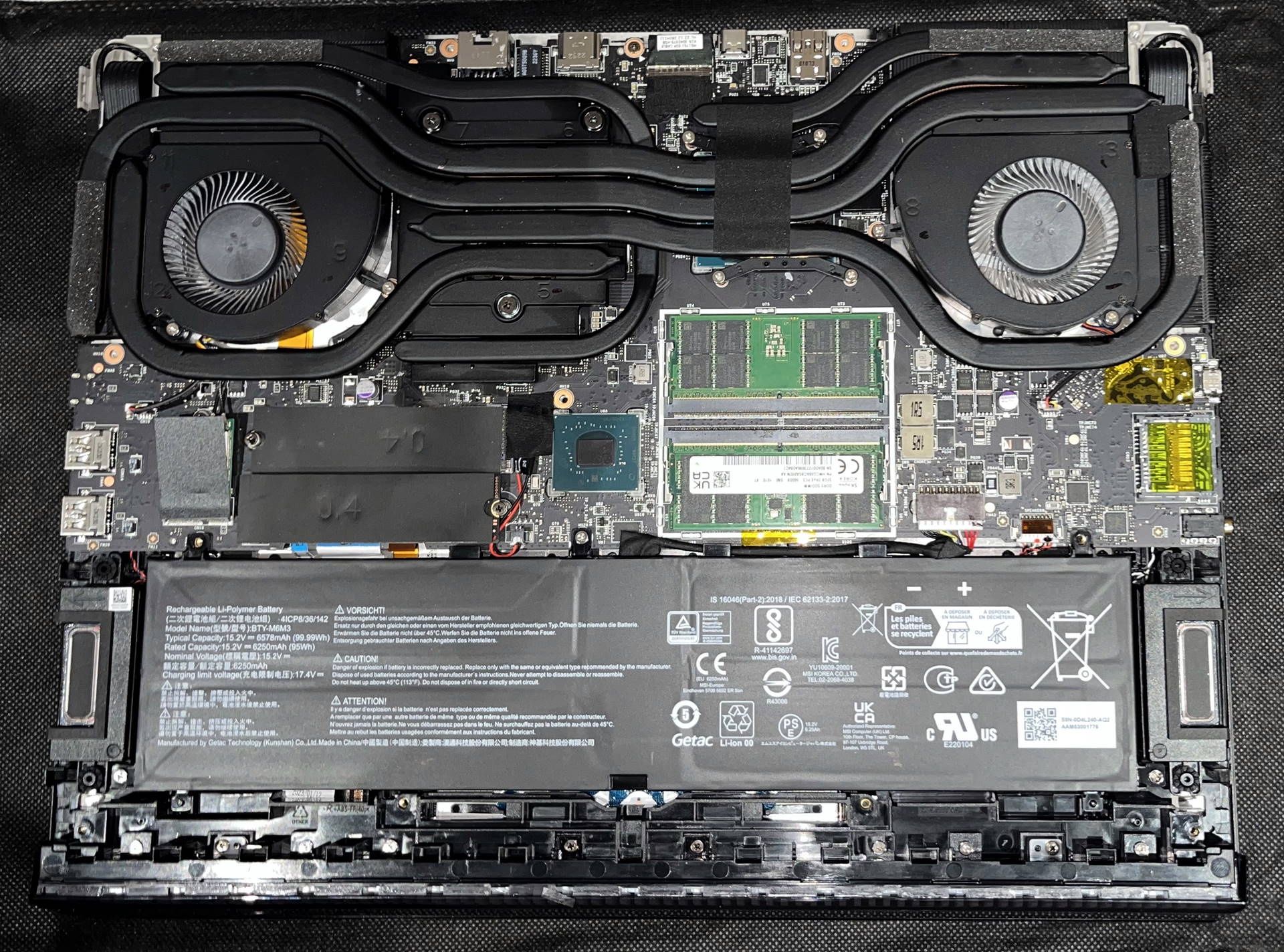 MSI Raider GE78 HX 13V - wnętrze