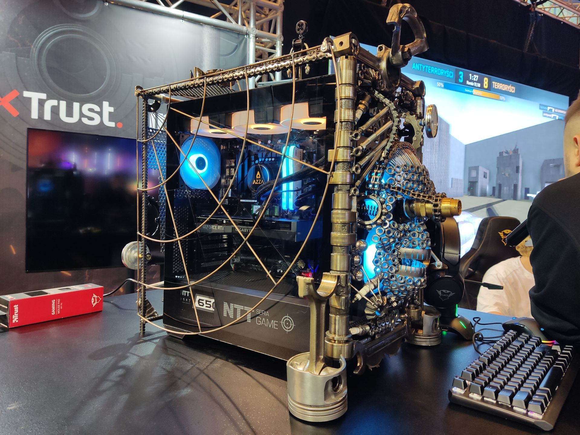 Intel Extreme Masters 2023 - modding komputera