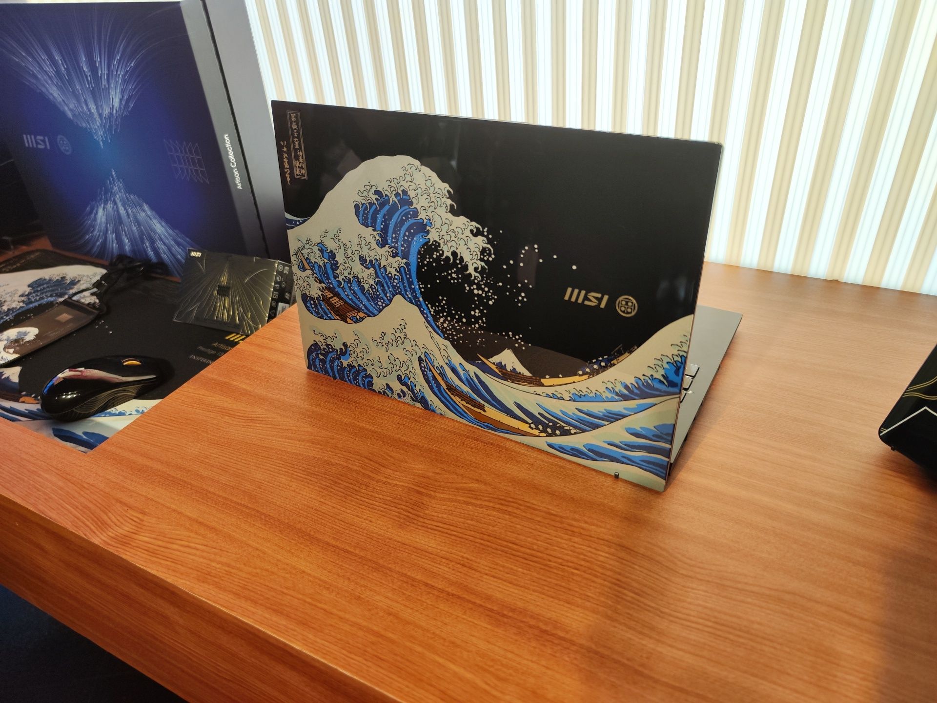 MSI Prestige 13 AI+ Ukiyo-e Edition