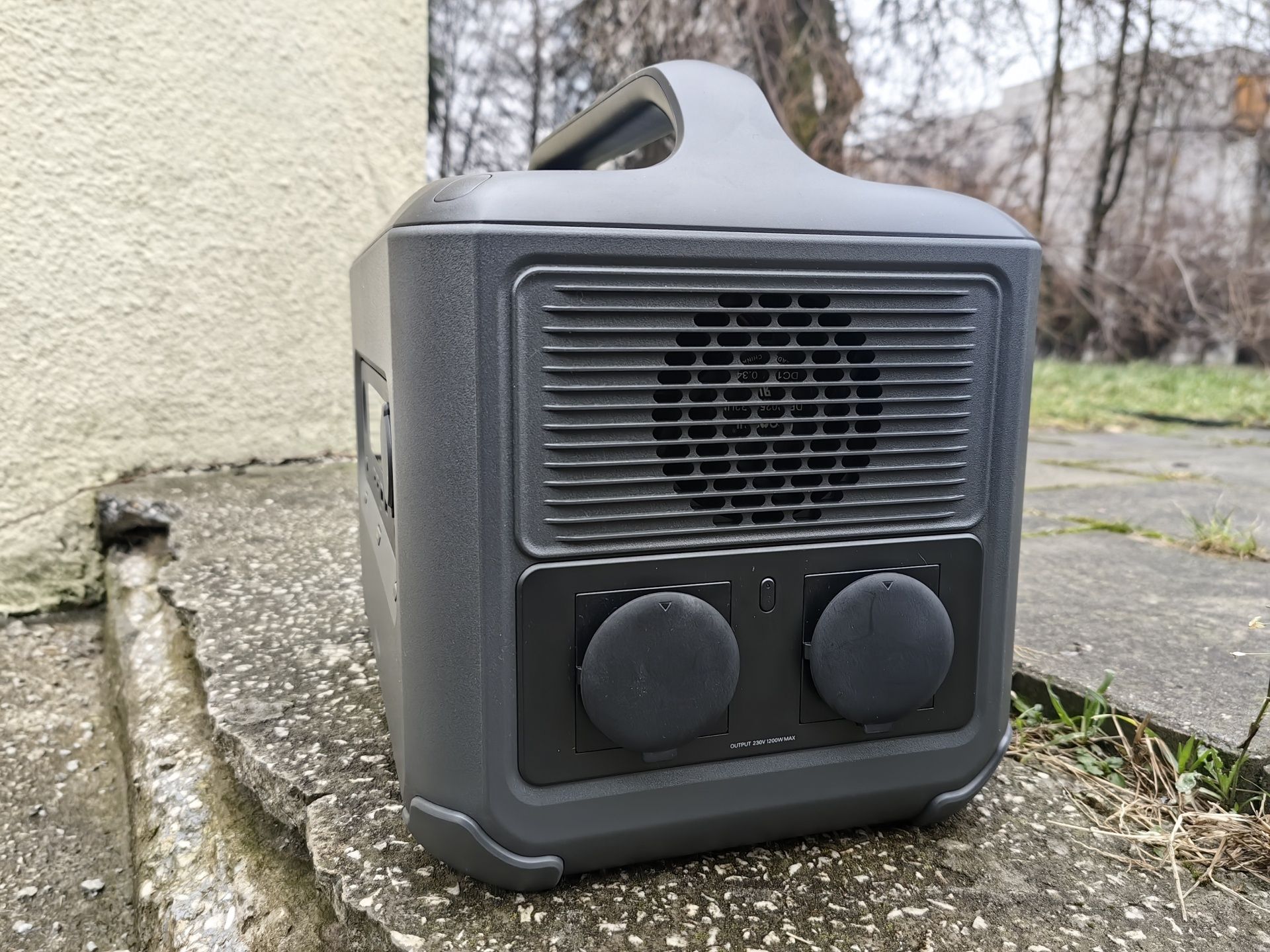 Ugreen PowerRoam 15054 GS1200 - dwa gniazda 230V przykryte zaślepkami