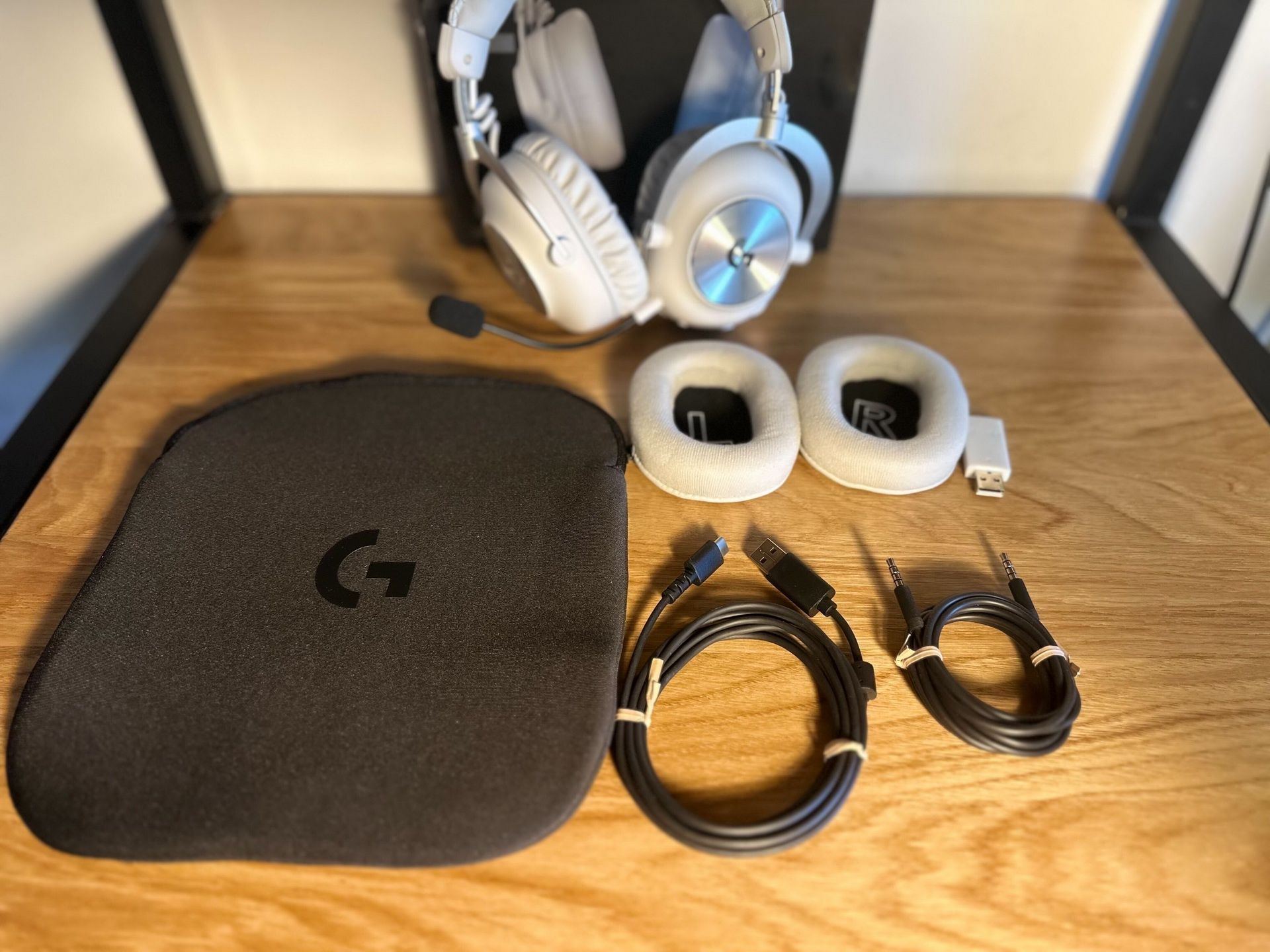 Logitech G Pro X 2 Lightspeed - co w pudełku