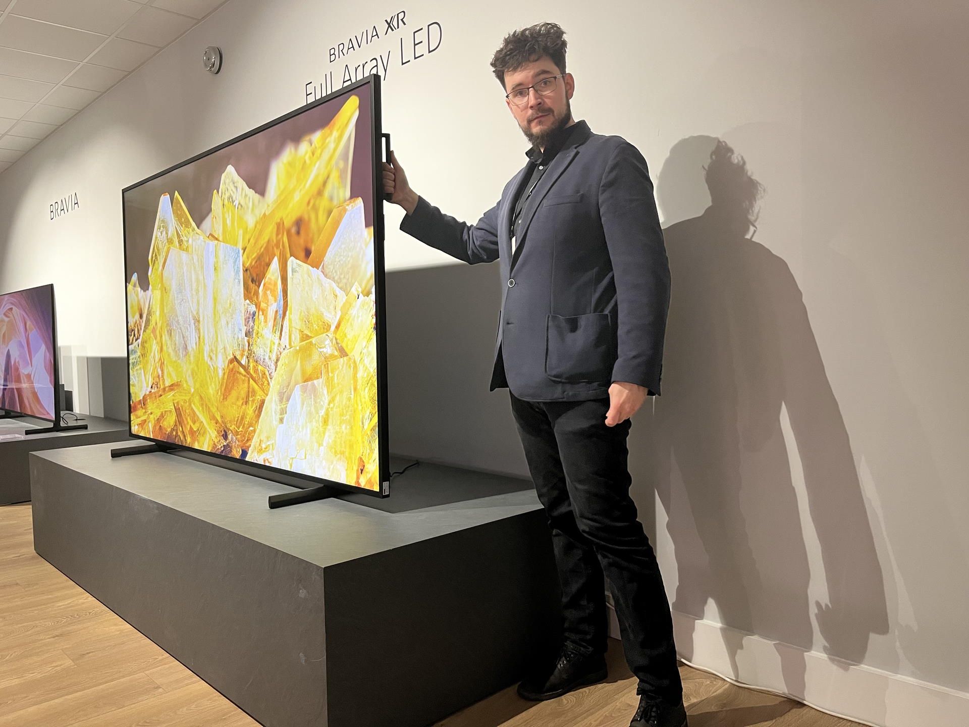 SONY BRAVIA line-up 2023 - XR-X90L 98 cali