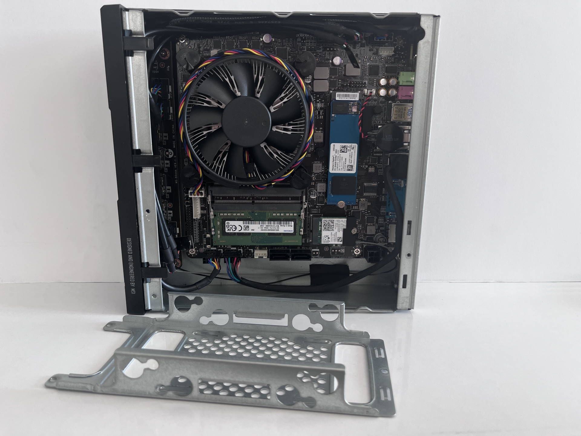 MSI PRO DP21-11M - w środku