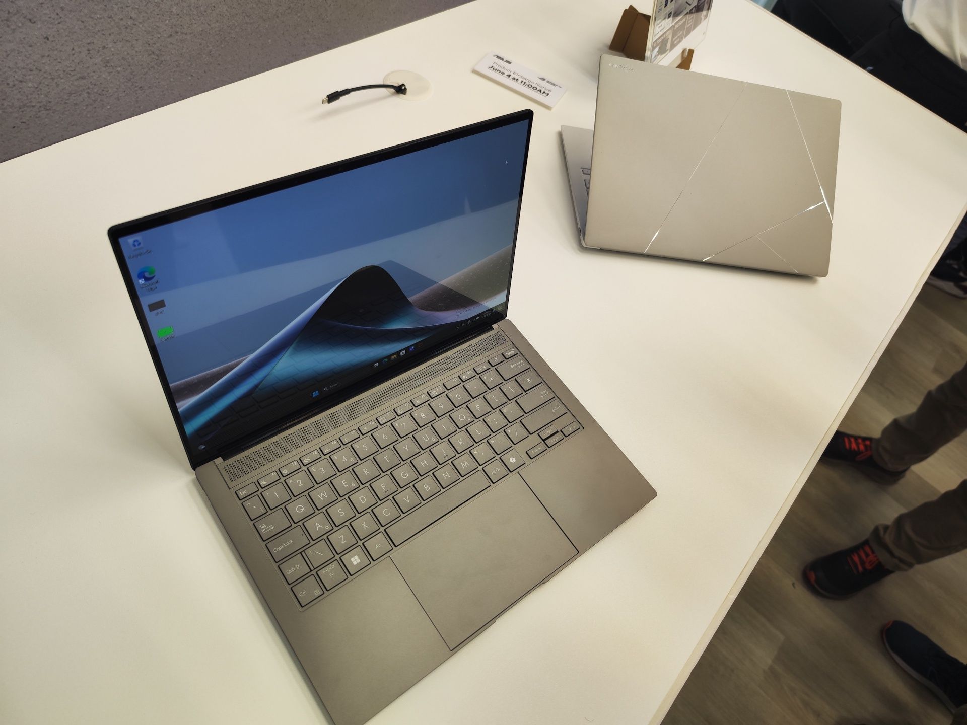 ASUS ZenBook S 14