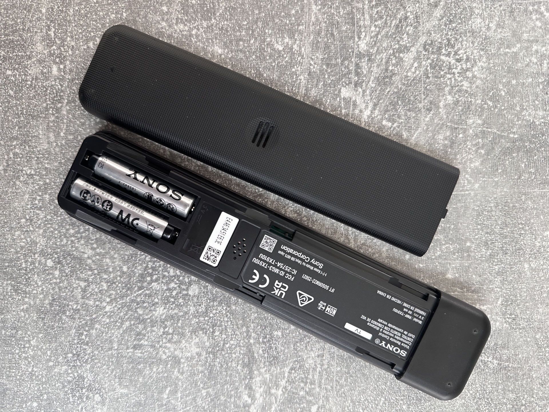 Sony Bravia XR-55A95L - baterie w pilocie