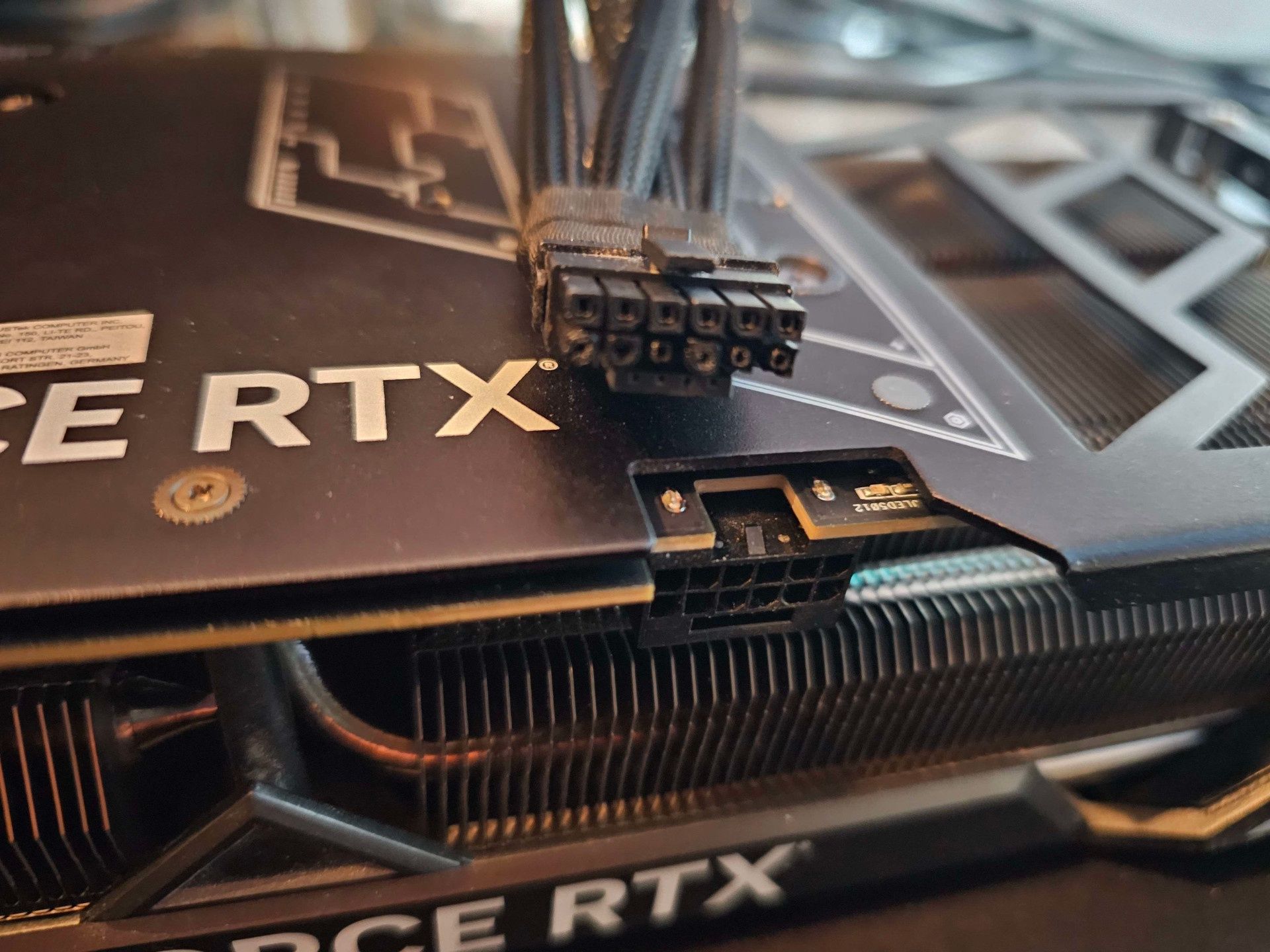 ASUS GeForce RTX 4090 - spalone złącze zasilania