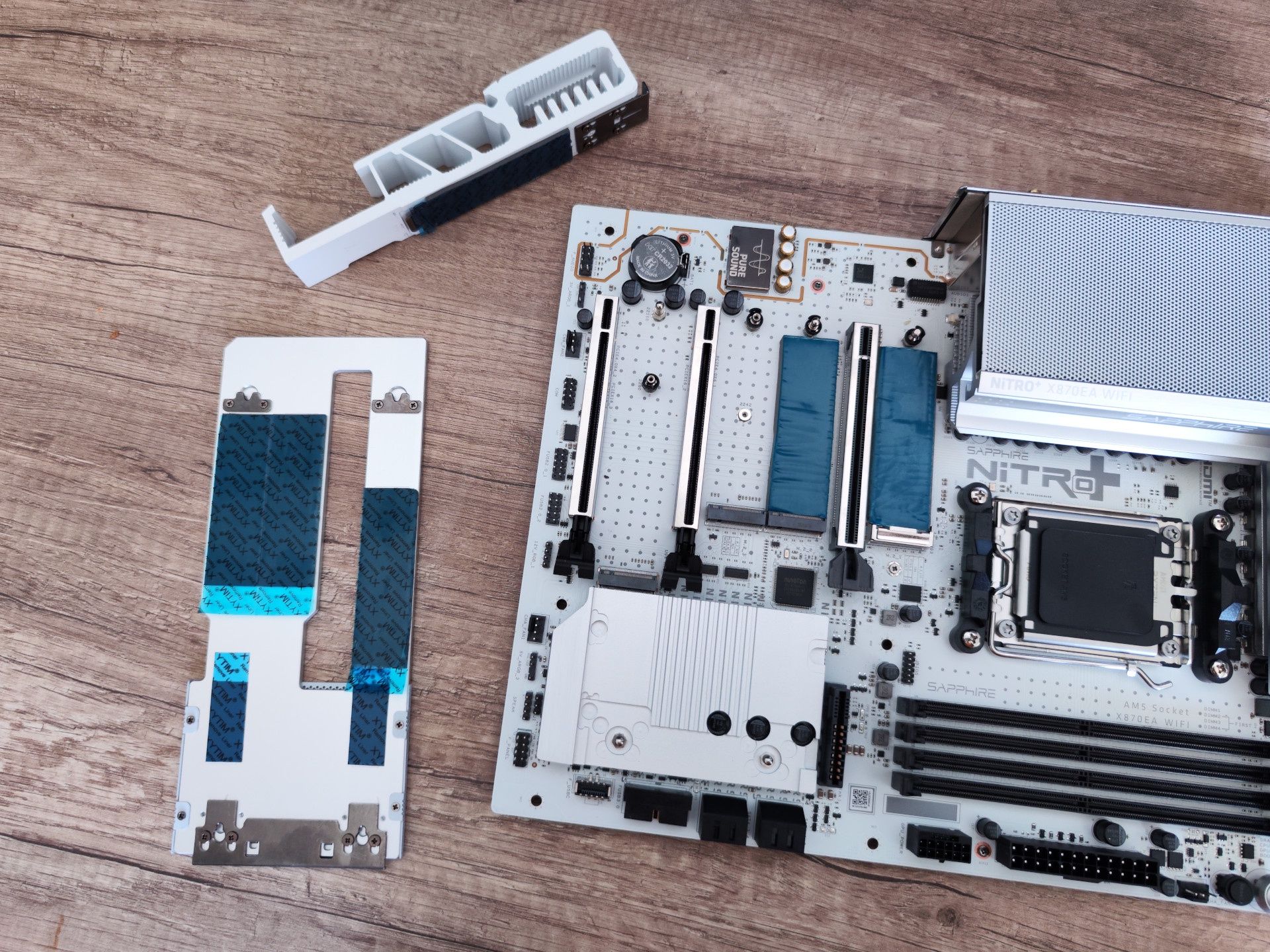 Sapphire Nitro+ X870EA PhantomLink Edition