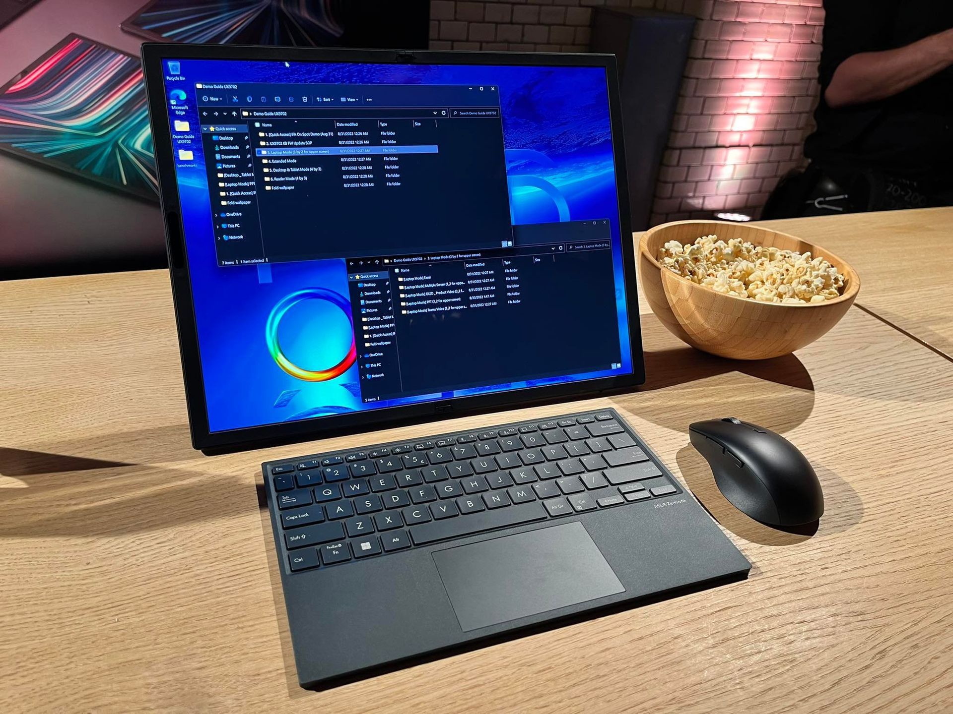 ASUS Zenbook 17 Fold OLED