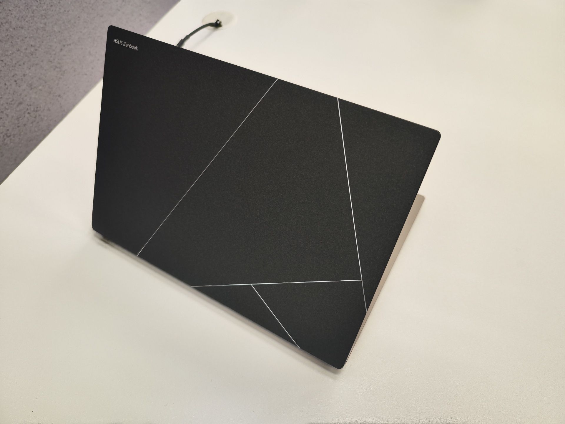 ASUS ZenBook S 14
